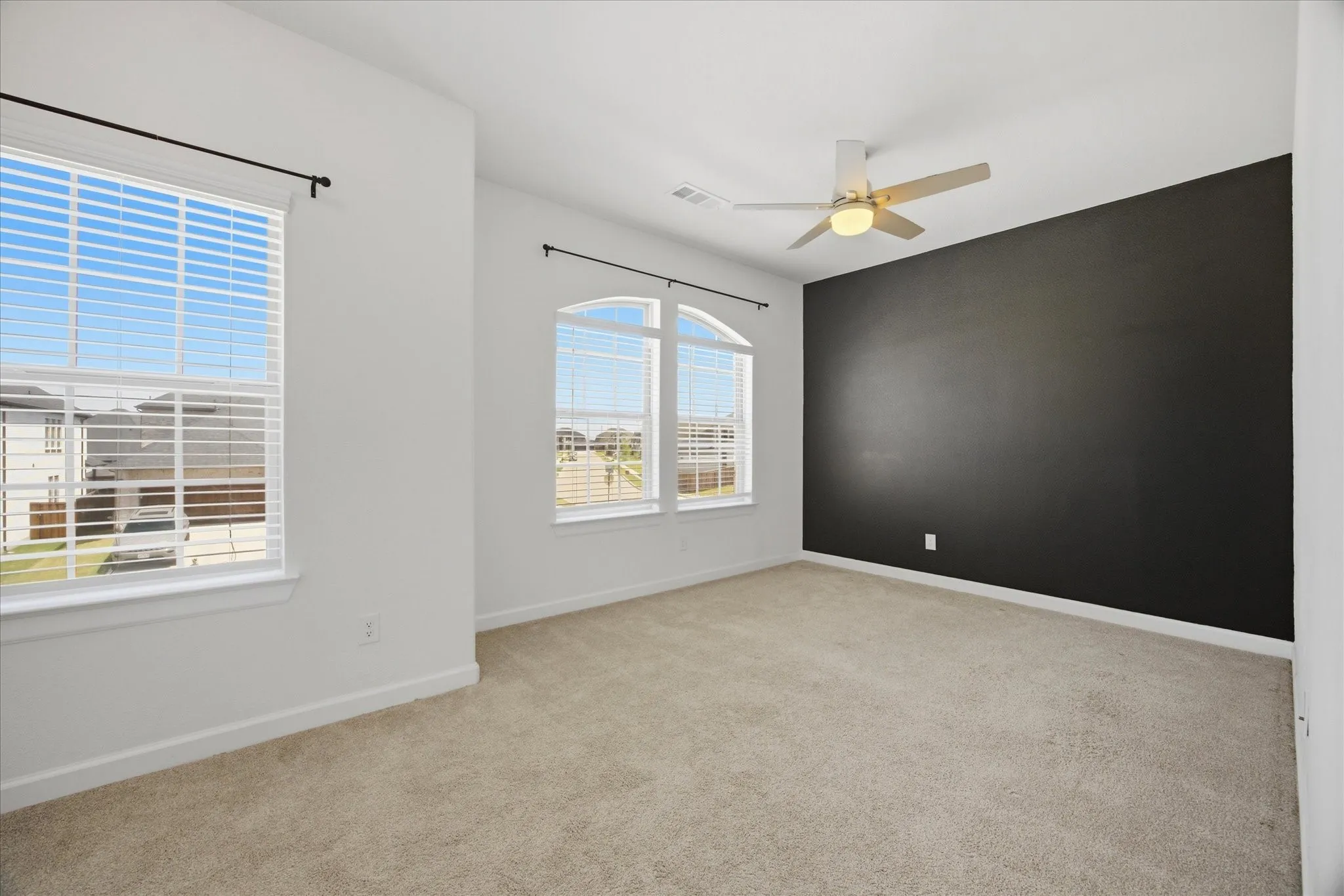 Single Family Residence For Rent in Rockwall County , 1815 Navarre Way, Mclendon Chisholm, Texas 75032, 4 Bedroom, 5 Bathroom, 2 Garage spaces, 2,859 Sqft, built in 2022, mls#21391546, Real Estate Agent in Mclendon Chisholm, Homes For Rent in Rockwall county, Homes For Rent in Mclendon Chisholm, Realtor in Mclendon Chisholm Texas, Real Estate Brokerage Independent Realty Texas, Luminita Cordes Realtor