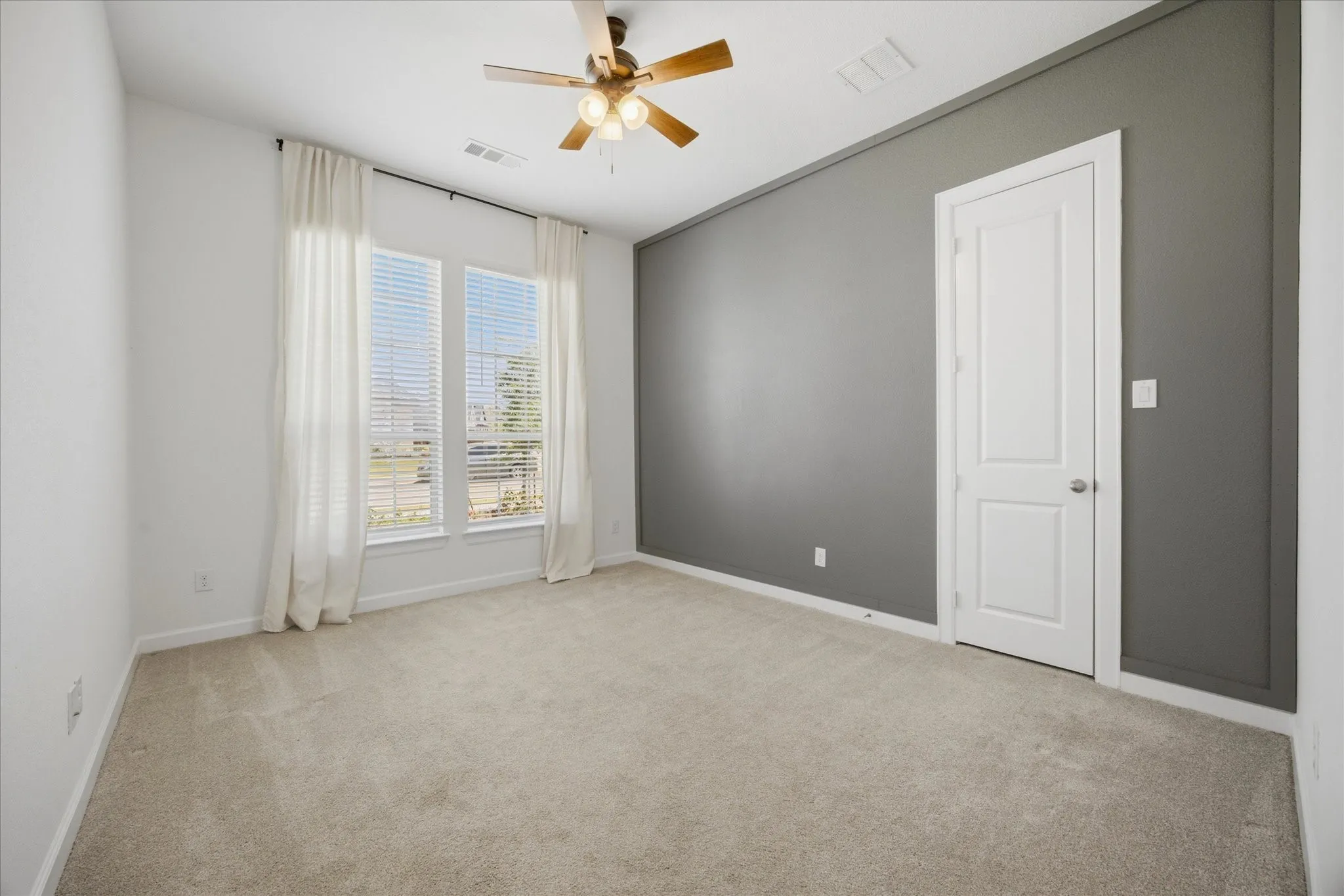 Single Family Residence For Rent in Rockwall County , 1815 Navarre Way, Mclendon Chisholm, Texas 75032, 4 Bedroom, 5 Bathroom, 2 Garage spaces, 2,859 Sqft, built in 2022, mls#21391546, Real Estate Agent in Mclendon Chisholm, Homes For Rent in Rockwall county, Homes For Rent in Mclendon Chisholm, Realtor in Mclendon Chisholm Texas, Real Estate Brokerage Independent Realty Texas, Luminita Cordes Realtor