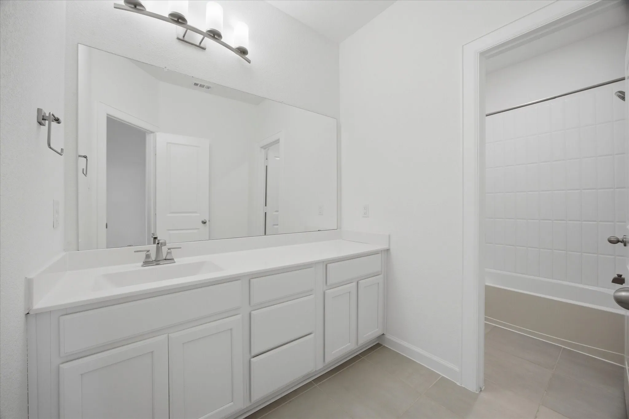 Single Family Residence For Rent in Rockwall County , 1815 Navarre Way, Mclendon Chisholm, Texas 75032, 4 Bedroom, 5 Bathroom, 2 Garage spaces, 2,859 Sqft, built in 2022, mls#21391546, Real Estate Agent in Mclendon Chisholm, Homes For Rent in Rockwall county, Homes For Rent in Mclendon Chisholm, Realtor in Mclendon Chisholm Texas, Real Estate Brokerage Independent Realty Texas, Luminita Cordes Realtor