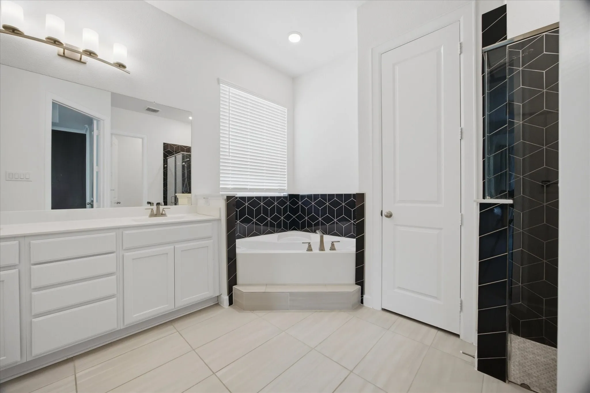 Single Family Residence For Rent in Rockwall County , 1815 Navarre Way, Mclendon Chisholm, Texas 75032, 4 Bedroom, 5 Bathroom, 2 Garage spaces, 2,859 Sqft, built in 2022, mls#21391546, Real Estate Agent in Mclendon Chisholm, Homes For Rent in Rockwall county, Homes For Rent in Mclendon Chisholm, Realtor in Mclendon Chisholm Texas, Real Estate Brokerage Independent Realty Texas, Luminita Cordes Realtor
