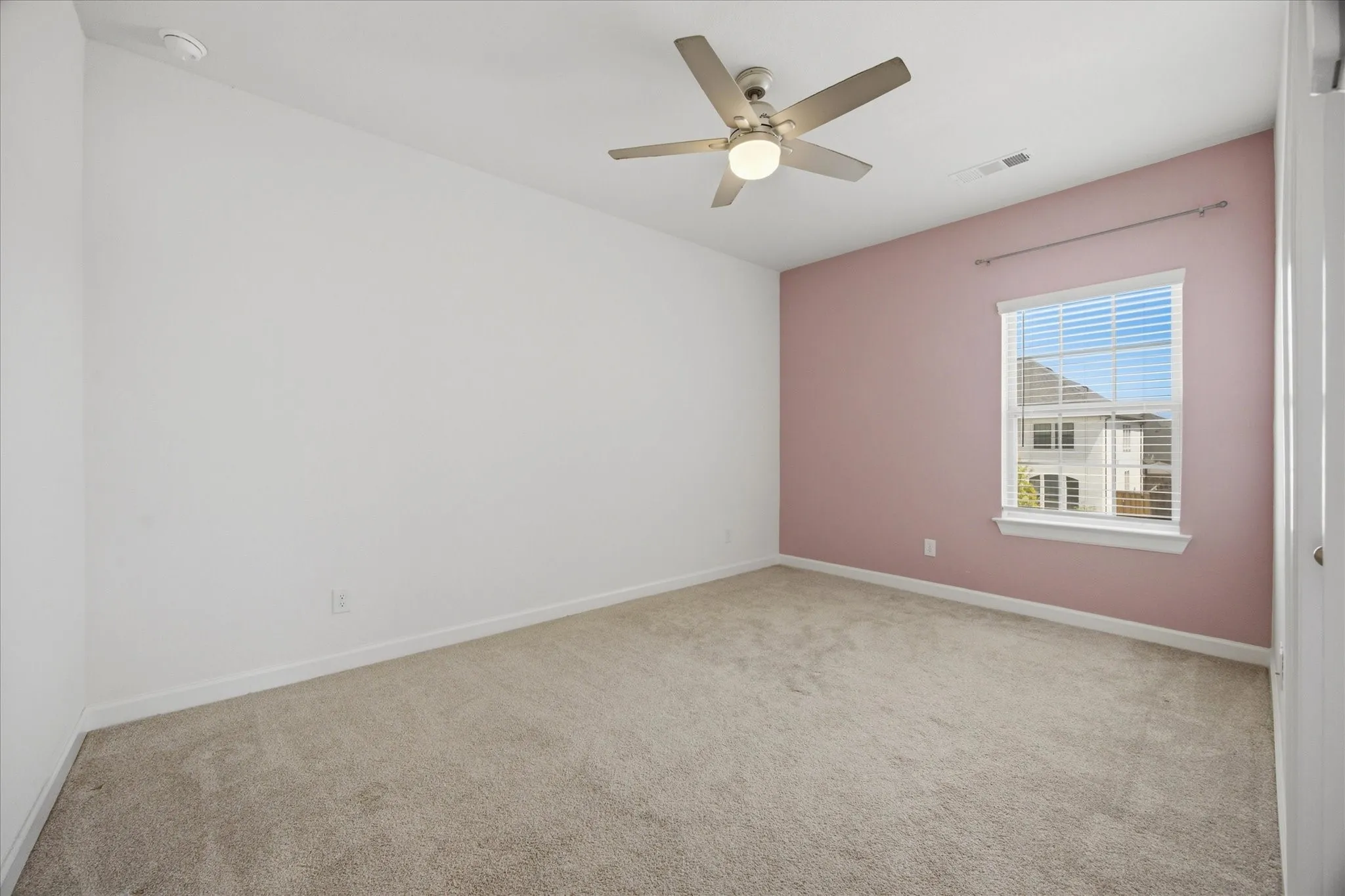 Single Family Residence For Rent in Rockwall County , 1815 Navarre Way, Mclendon Chisholm, Texas 75032, 4 Bedroom, 5 Bathroom, 2 Garage spaces, 2,859 Sqft, built in 2022, mls#21391546, Real Estate Agent in Mclendon Chisholm, Homes For Rent in Rockwall county, Homes For Rent in Mclendon Chisholm, Realtor in Mclendon Chisholm Texas, Real Estate Brokerage Independent Realty Texas, Luminita Cordes Realtor