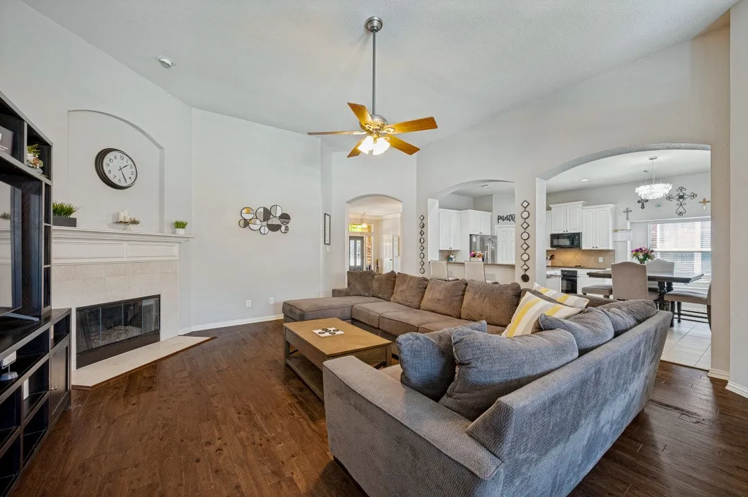 Single Family Residence For Sale in Collin County , 6408 Sapphire Drive, Mc Kinney, Texas 75070, 4 Bedroom, 3 Bathroom, 2 Garage spaces, 2,483 Sqft, built in 2004, mls#21391130, Real Estate Agent in Mc Kinney, Homes For Sale in Collin county, Homes For Sale in Mc Kinney, Realtor in Mc Kinney Texas, Real Estate Brokerage Independent Realty Texas, Luminita Cordes Realtor
