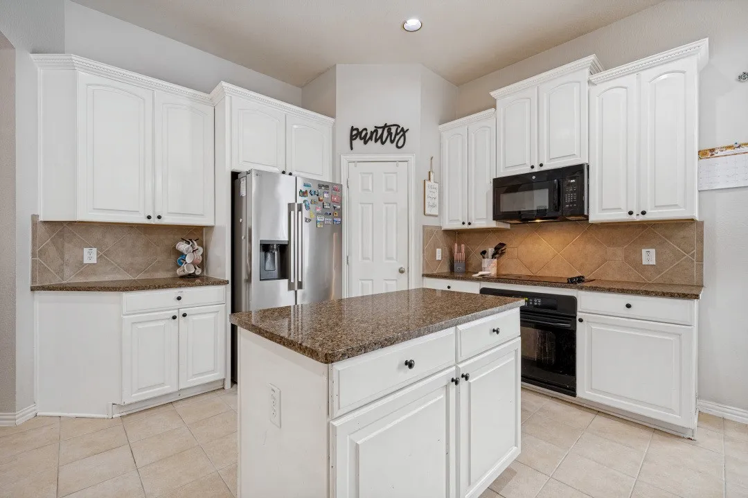 Single Family Residence For Sale in Collin County , 6408 Sapphire Drive, Mc Kinney, Texas 75070, 4 Bedroom, 3 Bathroom, 2 Garage spaces, 2,483 Sqft, built in 2004, mls#21391130, Real Estate Agent in Mc Kinney, Homes For Sale in Collin county, Homes For Sale in Mc Kinney, Realtor in Mc Kinney Texas, Real Estate Brokerage Independent Realty Texas, Luminita Cordes Realtor