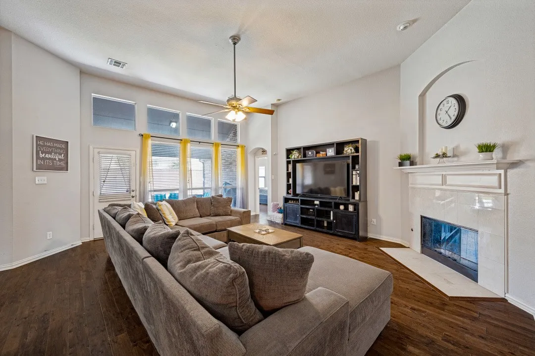 Single Family Residence For Sale in Collin County , 6408 Sapphire Drive, Mc Kinney, Texas 75070, 4 Bedroom, 3 Bathroom, 2 Garage spaces, 2,483 Sqft, built in 2004, mls#21391130, Real Estate Agent in Mc Kinney, Homes For Sale in Collin county, Homes For Sale in Mc Kinney, Realtor in Mc Kinney Texas, Real Estate Brokerage Independent Realty Texas, Luminita Cordes Realtor