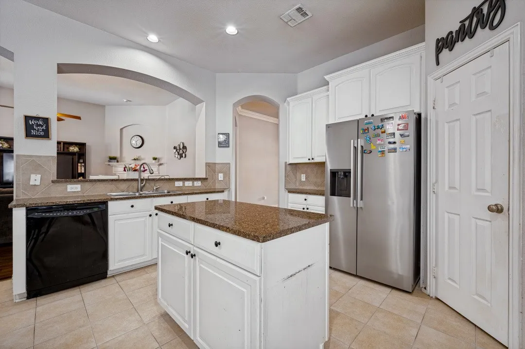 Single Family Residence For Sale in Collin County , 6408 Sapphire Drive, Mc Kinney, Texas 75070, 4 Bedroom, 3 Bathroom, 2 Garage spaces, 2,483 Sqft, built in 2004, mls#21391130, Real Estate Agent in Mc Kinney, Homes For Sale in Collin county, Homes For Sale in Mc Kinney, Realtor in Mc Kinney Texas, Real Estate Brokerage Independent Realty Texas, Luminita Cordes Realtor