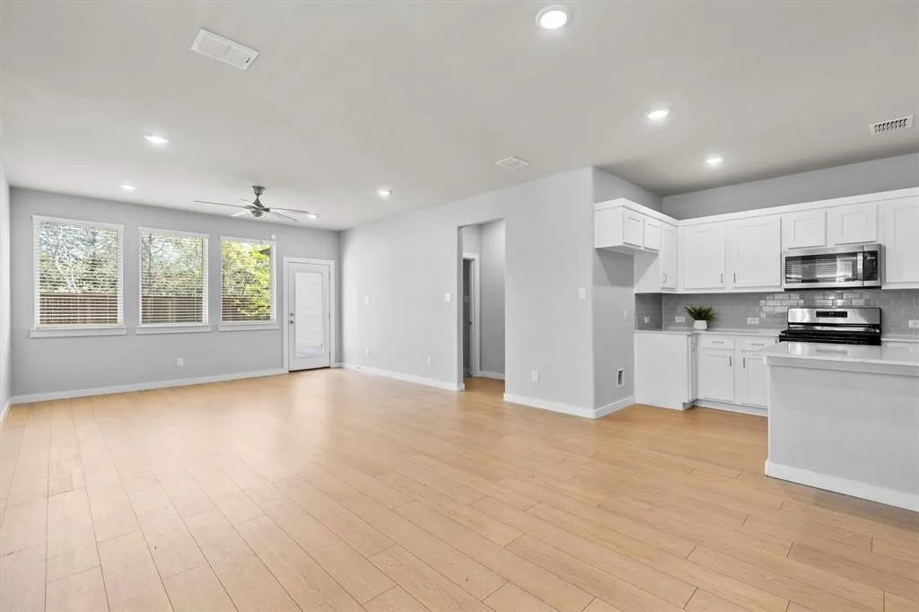 Single Family Residence For Rent in Collin County , 3513 Chambers Drive, Farmersville, Texas 75442, 4 Bedroom, 4 Bathroom, 2 Garage spaces, 2,550 Sqft, built in 2023, mls#21391554, Real Estate Agent in Farmersville, Homes For Rent in Collin county, Homes For Rent in Farmersville, Realtor in Farmersville Texas, Real Estate Brokerage Independent Realty Texas, Luminita Cordes Realtor
