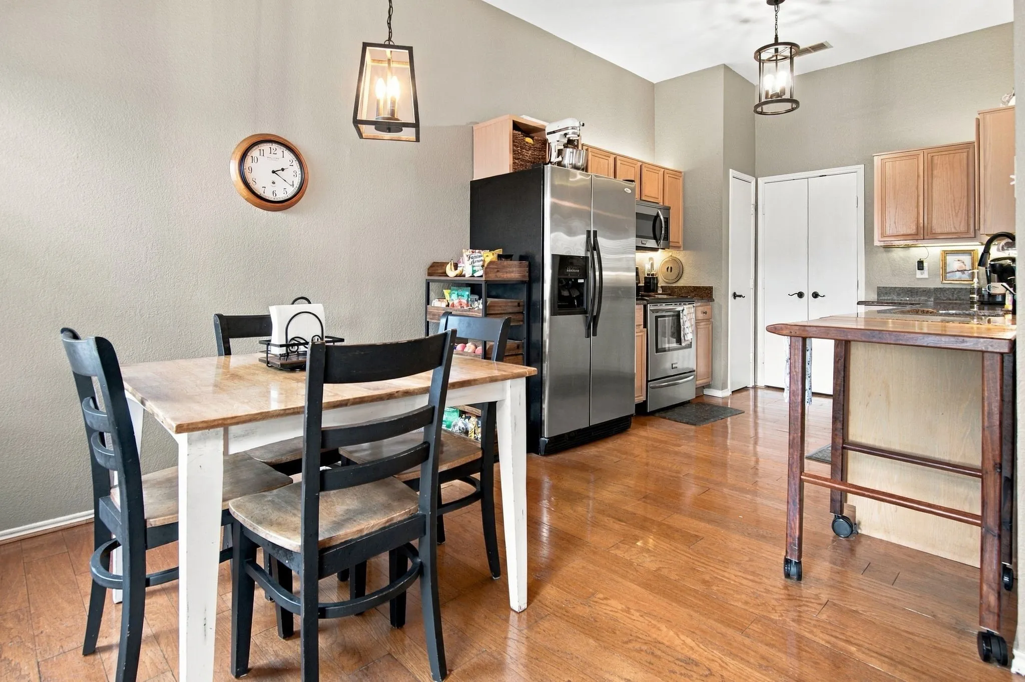 Single Family Residence For Sale in Johnson County , 849 Canyon Cove Drive, Burleson, Texas 76028, 4 Bedroom, 2 Bathroom, Garage spaces, 1,627 Sqft, built in 2001, mls#21391331, Real Estate Agent in Burleson, Homes For Sale in Johnson county, Homes For Sale in Burleson, Realtor in Burleson Texas, Real Estate Brokerage Independent Realty Texas, Luminita Cordes Realtor