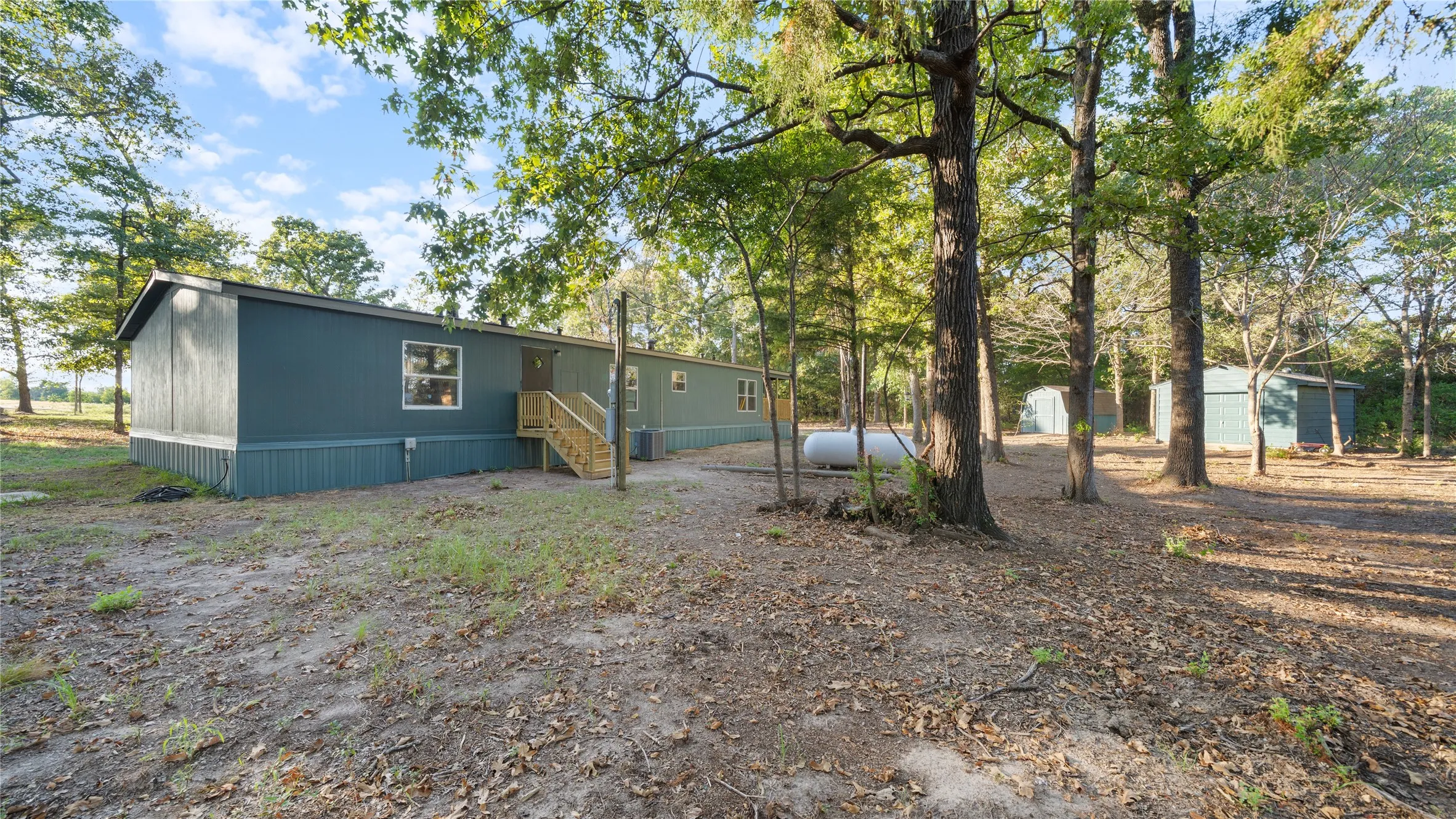 Mobile Home For Sale in Van Zandt County , 581 vz county road 4223, Athens, Texas 75752, 3 Bedroom, 2 Bathroom, Garage spaces, 2,016 Sqft, built in 1999, mls#21391361, Real Estate Agent in Athens, Homes For Sale in Van Zandt county, Homes For Sale in Athens, Realtor in Athens Texas, Real Estate Brokerage Independent Realty Texas, Luminita Cordes Realtor