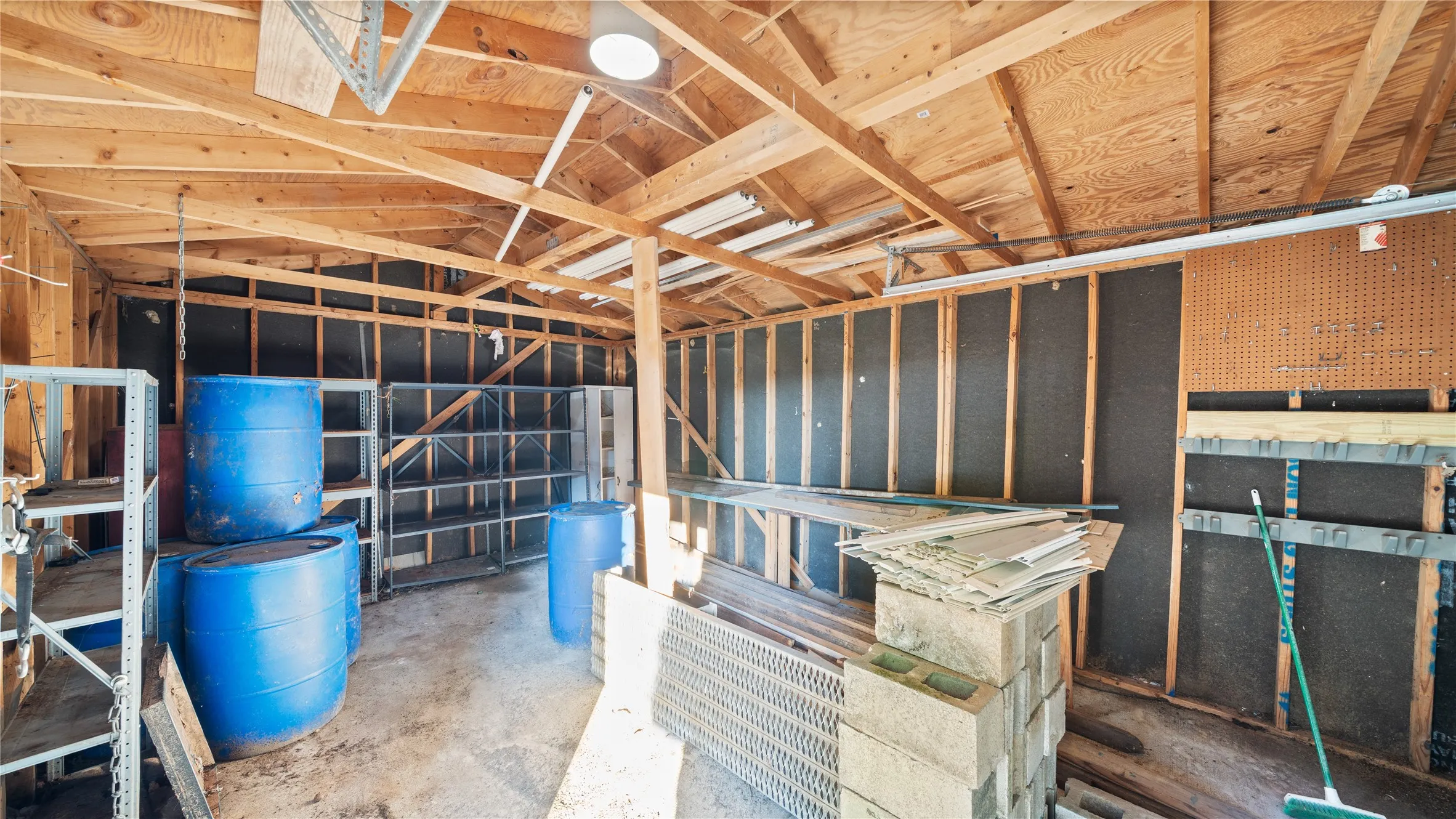 Mobile Home For Sale in Van Zandt County , 581 vz county road 4223, Athens, Texas 75752, 3 Bedroom, 2 Bathroom, Garage spaces, 2,016 Sqft, built in 1999, mls#21391361, Real Estate Agent in Athens, Homes For Sale in Van Zandt county, Homes For Sale in Athens, Realtor in Athens Texas, Real Estate Brokerage Independent Realty Texas, Luminita Cordes Realtor