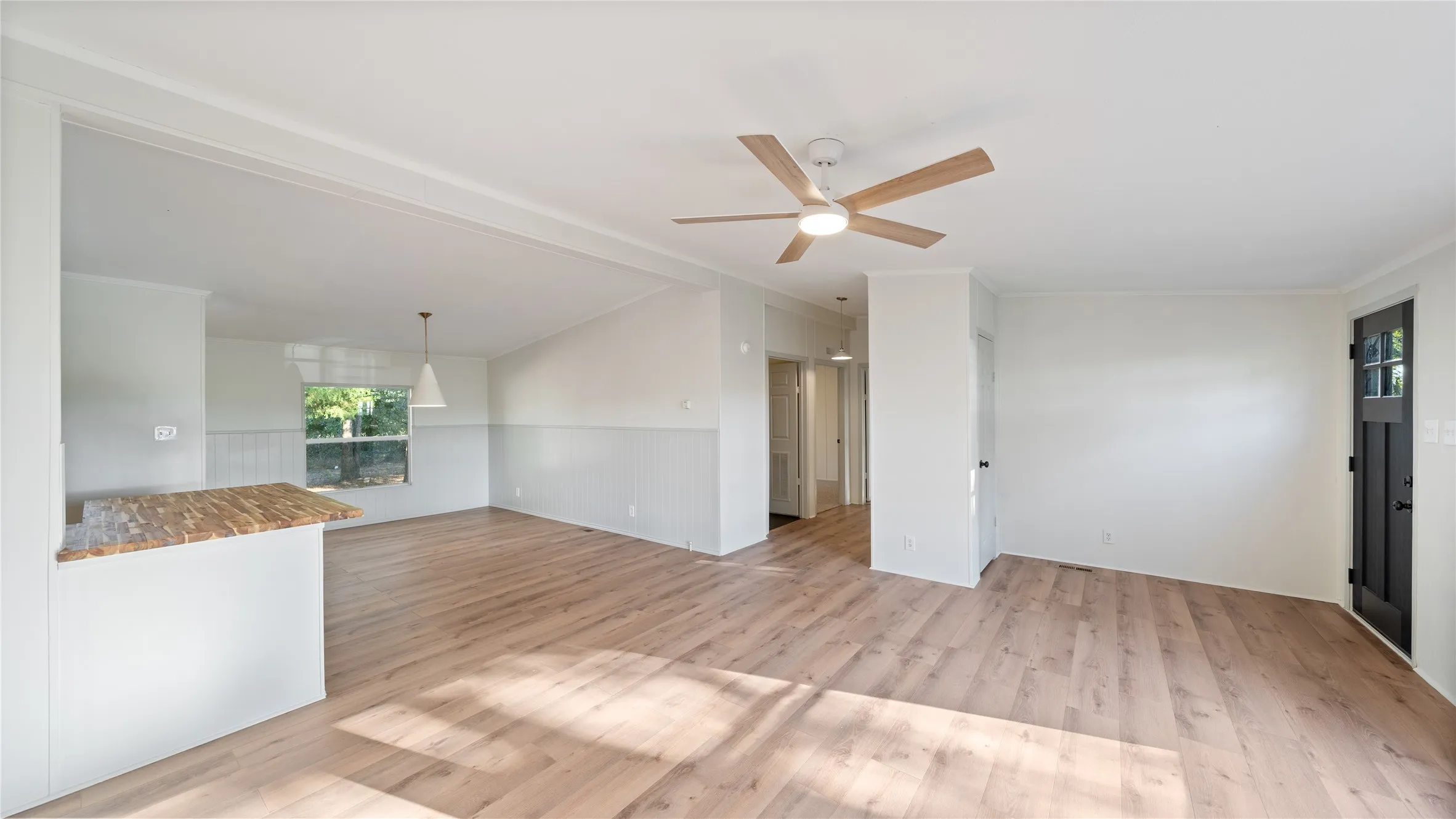 Mobile Home For Sale in Van Zandt County , 581 vz county road 4223, Athens, Texas 75752, 3 Bedroom, 2 Bathroom, Garage spaces, 2,016 Sqft, built in 1999, mls#21391361, Real Estate Agent in Athens, Homes For Sale in Van Zandt county, Homes For Sale in Athens, Realtor in Athens Texas, Real Estate Brokerage Independent Realty Texas, Luminita Cordes Realtor
