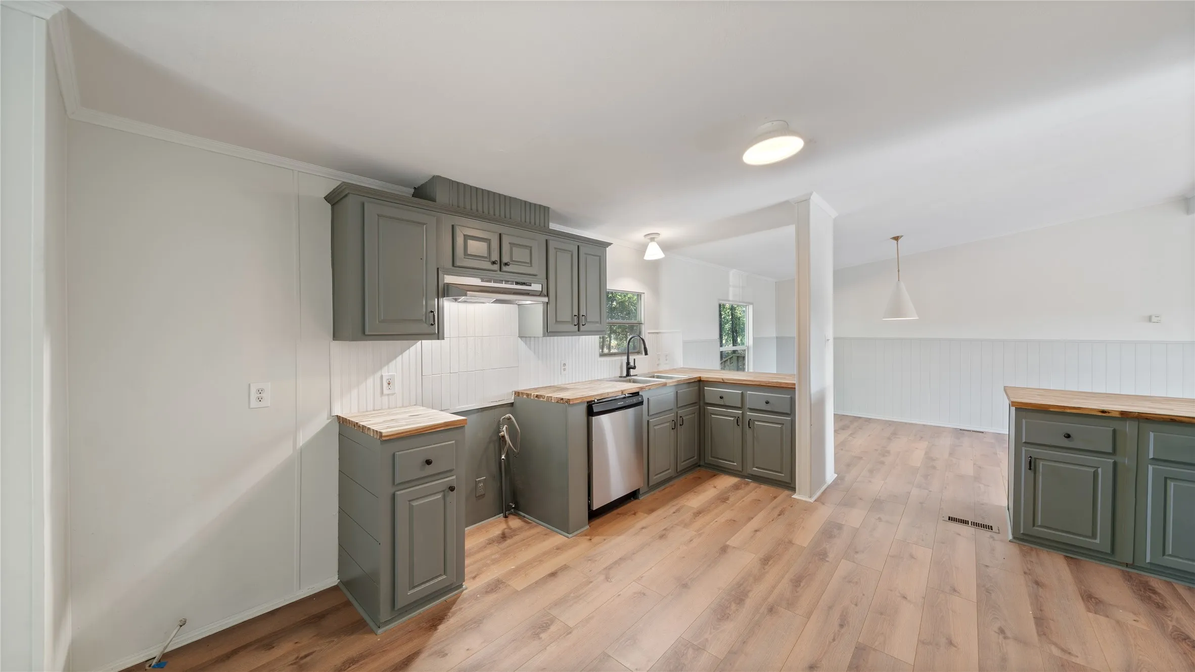 Mobile Home For Sale in Van Zandt County , 581 vz county road 4223, Athens, Texas 75752, 3 Bedroom, 2 Bathroom, Garage spaces, 2,016 Sqft, built in 1999, mls#21391361, Real Estate Agent in Athens, Homes For Sale in Van Zandt county, Homes For Sale in Athens, Realtor in Athens Texas, Real Estate Brokerage Independent Realty Texas, Luminita Cordes Realtor
