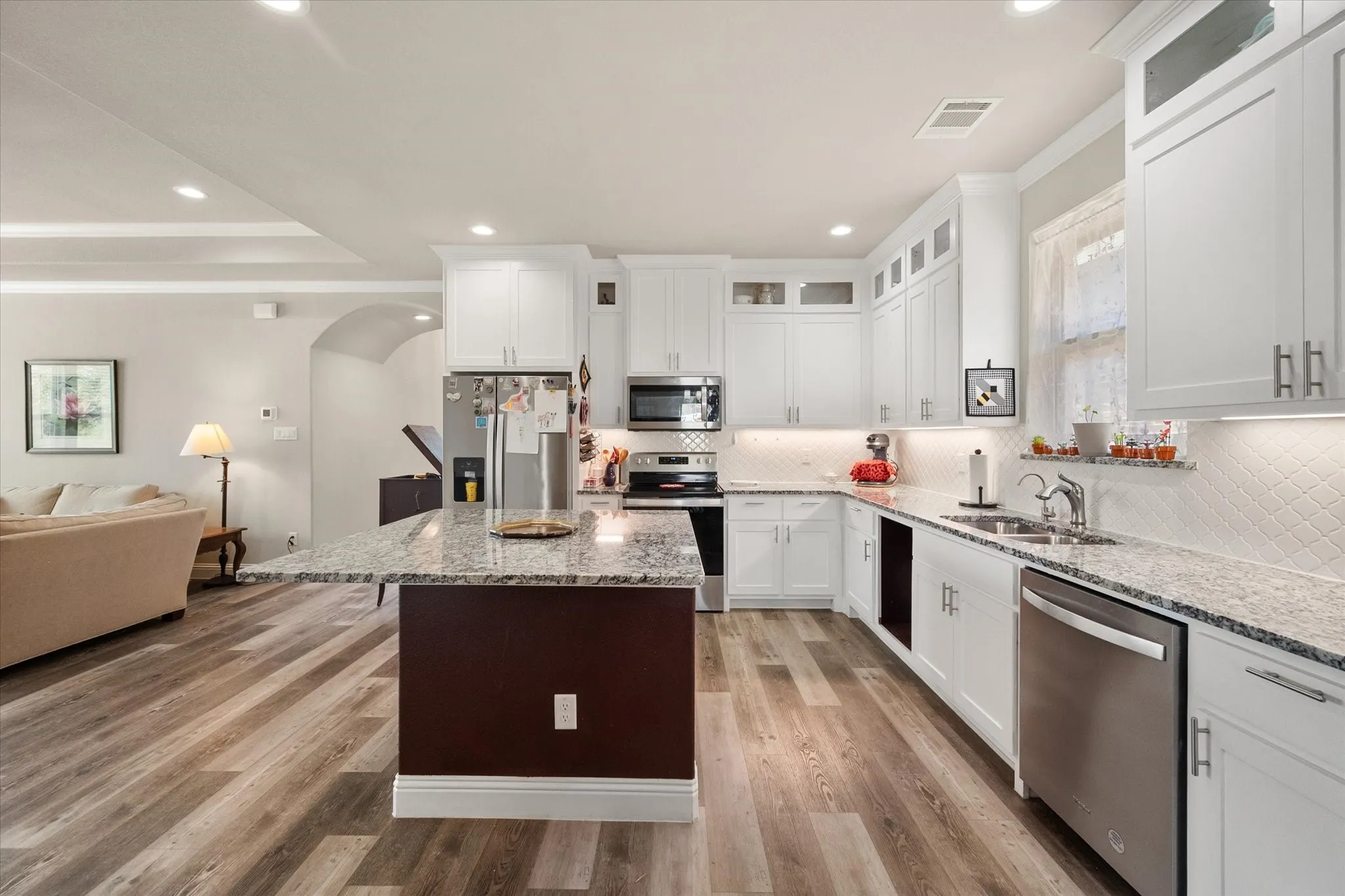 Single Family Residence For Sale in Ellis County , 1700 Prestwick Lane, Ennis, Texas 75119, 3 Bedroom, 2 Bathroom, 2 Garage spaces, 1,723 Sqft, built in 2022, mls#21391571, Real Estate Agent in Ennis, Homes For Sale in Ellis county, Homes For Sale in Ennis, Realtor in Ennis Texas, Real Estate Brokerage Independent Realty Texas, Luminita Cordes Realtor