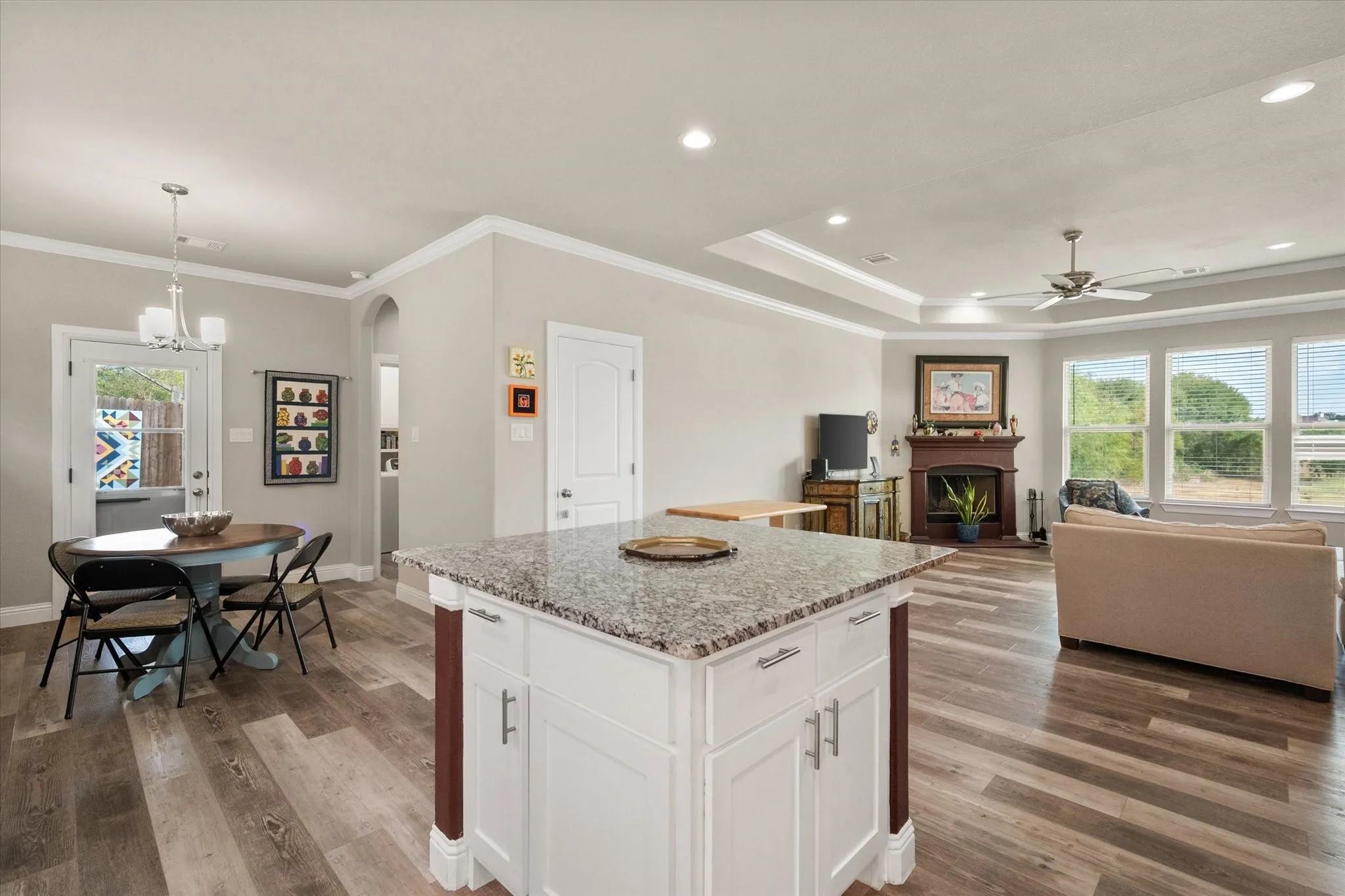 Single Family Residence For Sale in Ellis County , 1700 Prestwick Lane, Ennis, Texas 75119, 3 Bedroom, 2 Bathroom, 2 Garage spaces, 1,723 Sqft, built in 2022, mls#21391571, Real Estate Agent in Ennis, Homes For Sale in Ellis county, Homes For Sale in Ennis, Realtor in Ennis Texas, Real Estate Brokerage Independent Realty Texas, Luminita Cordes Realtor