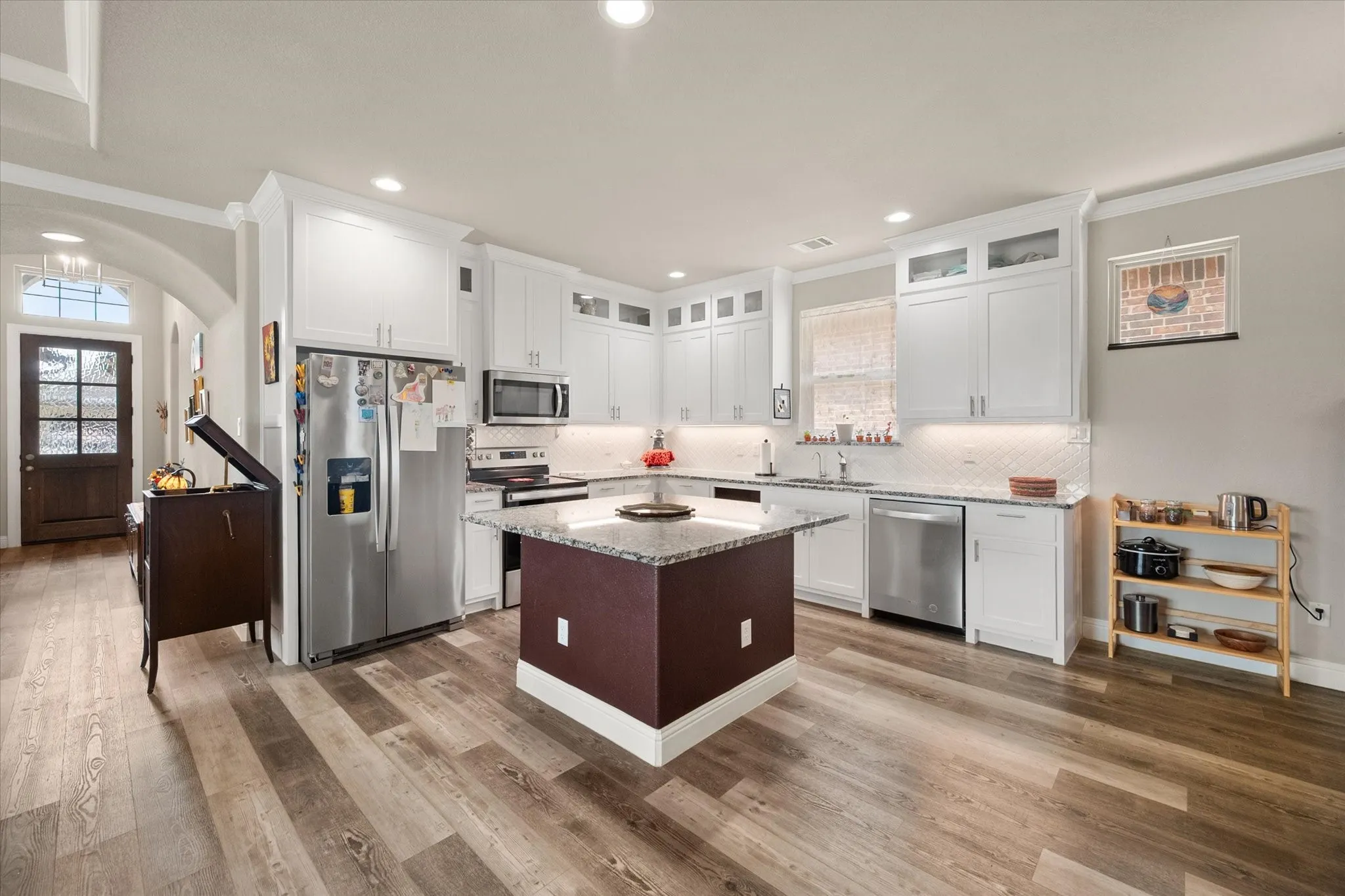 Single Family Residence For Sale in Ellis County , 1700 Prestwick Lane, Ennis, Texas 75119, 3 Bedroom, 2 Bathroom, 2 Garage spaces, 1,723 Sqft, built in 2022, mls#21391571, Real Estate Agent in Ennis, Homes For Sale in Ellis county, Homes For Sale in Ennis, Realtor in Ennis Texas, Real Estate Brokerage Independent Realty Texas, Luminita Cordes Realtor