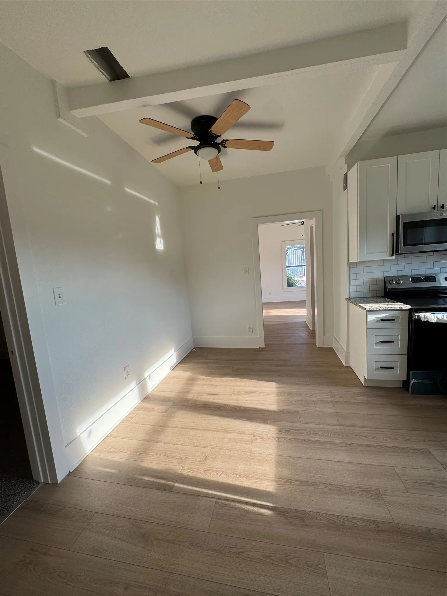 Single Family Residence For Rent in Johnson County , 204 W Westhill Drive, Cleburne, Texas 76033, 3 Bedroom, 2 Bathroom, Garage spaces, 1,040 Sqft, built in 1950, mls#21391576, Real Estate Agent in Cleburne, Homes For Rent in Johnson county, Homes For Rent in Cleburne, Realtor in Cleburne Texas, Real Estate Brokerage Independent Realty Texas, Luminita Cordes Realtor