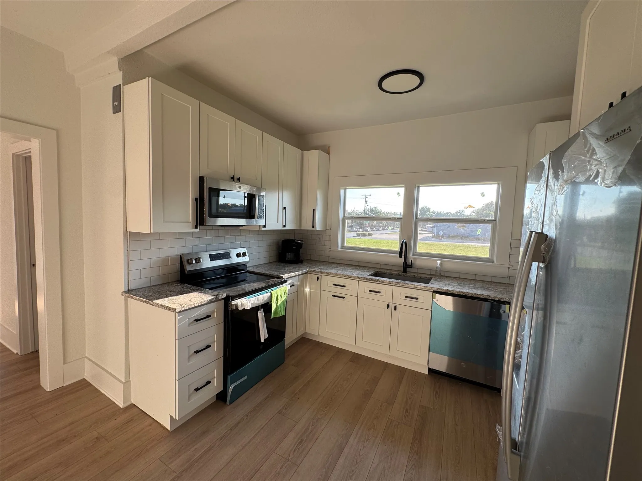 Single Family Residence For Rent in Johnson County , 204 W Westhill Drive, Cleburne, Texas 76033, 3 Bedroom, 2 Bathroom, Garage spaces, 1,040 Sqft, built in 1950, mls#21391576, Real Estate Agent in Cleburne, Homes For Rent in Johnson county, Homes For Rent in Cleburne, Realtor in Cleburne Texas, Real Estate Brokerage Independent Realty Texas, Luminita Cordes Realtor