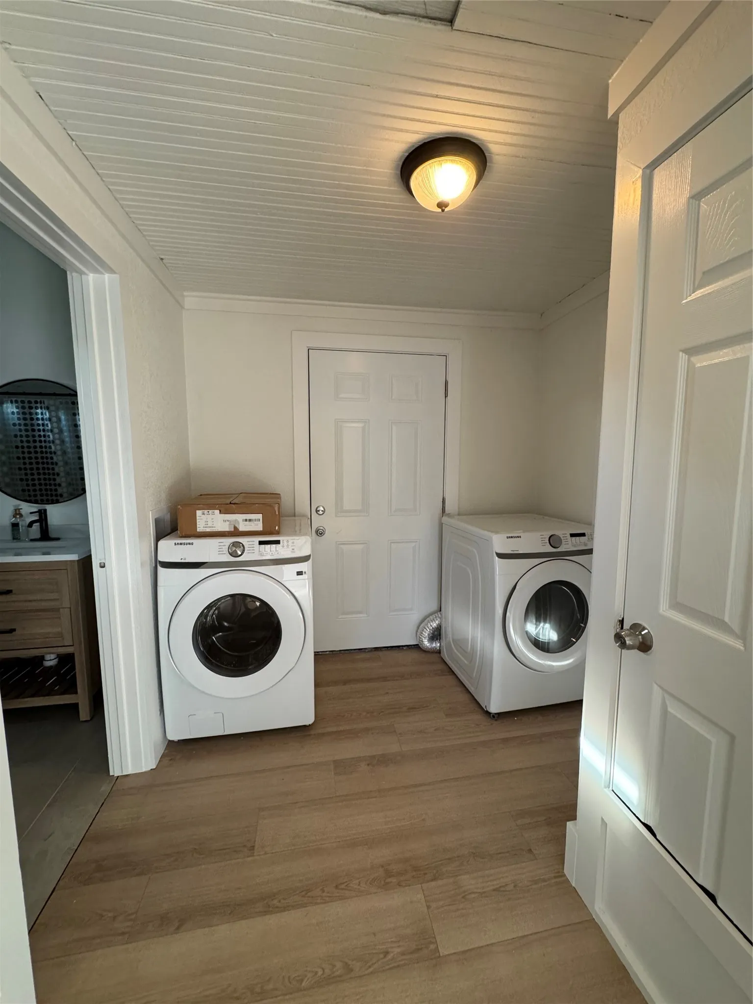 Single Family Residence For Rent in Johnson County , 204 W Westhill Drive, Cleburne, Texas 76033, 3 Bedroom, 2 Bathroom, Garage spaces, 1,040 Sqft, built in 1950, mls#21391576, Real Estate Agent in Cleburne, Homes For Rent in Johnson county, Homes For Rent in Cleburne, Realtor in Cleburne Texas, Real Estate Brokerage Independent Realty Texas, Luminita Cordes Realtor