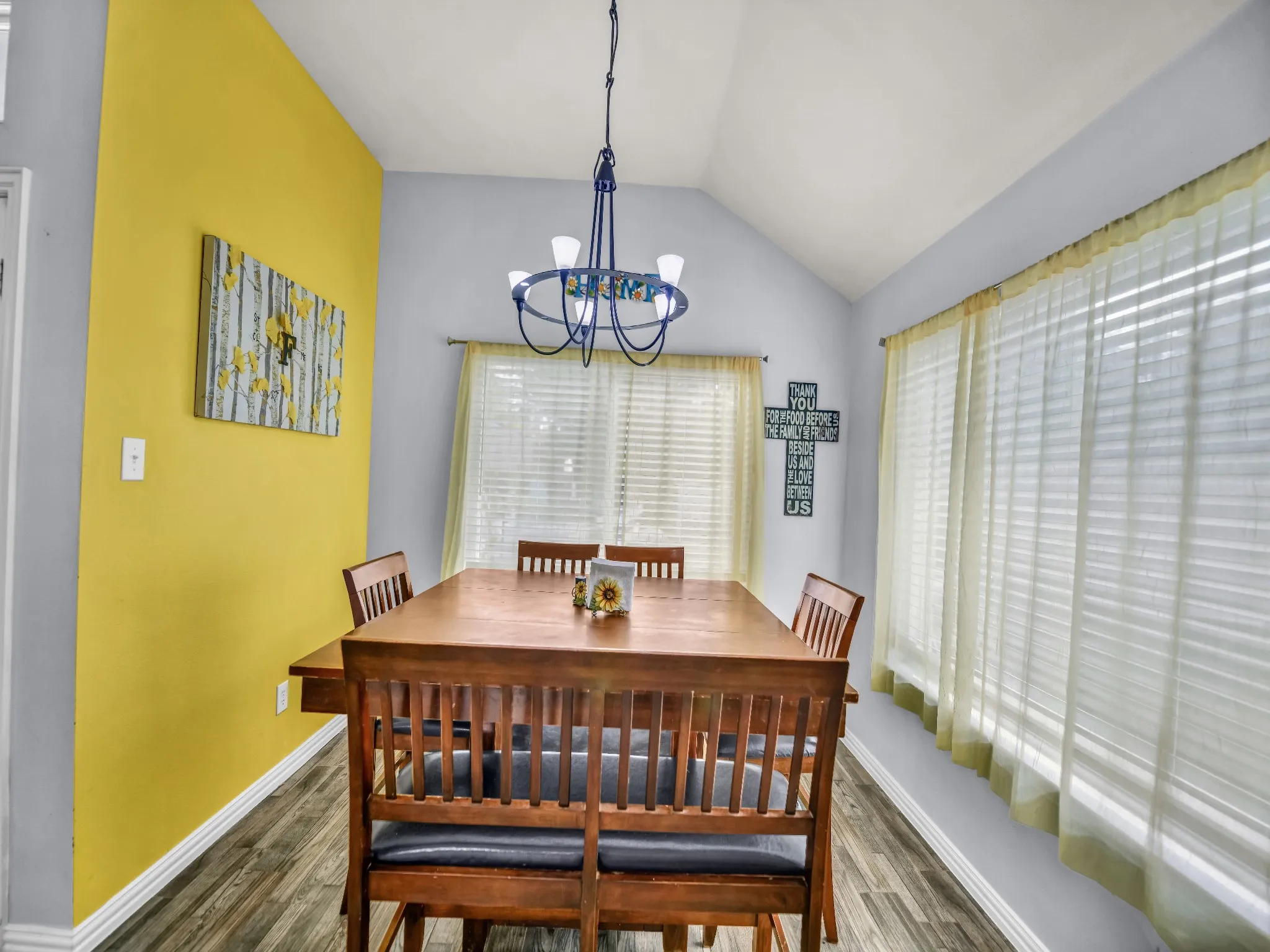 Single Family Residence For Sale in Tarrant County , 780 Stribling Circle, Azle, Texas 76020, 3 Bedroom, 2 Bathroom, 2 Garage spaces, 1,634 Sqft, built in 2003, mls#21391582, Real Estate Agent in Azle, Homes For Sale in Tarrant county, Homes For Sale in Azle, Realtor in Azle Texas, Real Estate Brokerage Independent Realty Texas, Luminita Cordes Realtor