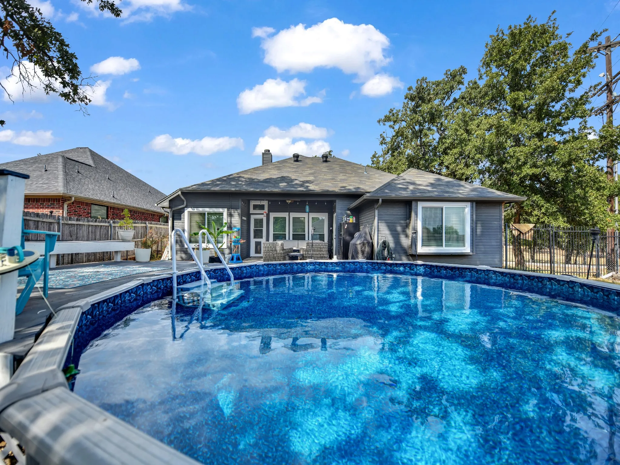 Single Family Residence For Sale in Tarrant County , 780 Stribling Circle, Azle, Texas 76020, 3 Bedroom, 2 Bathroom, 2 Garage spaces, 1,634 Sqft, built in 2003, mls#21391582, Real Estate Agent in Azle, Homes For Sale in Tarrant county, Homes For Sale in Azle, Realtor in Azle Texas, Real Estate Brokerage Independent Realty Texas, Luminita Cordes Realtor