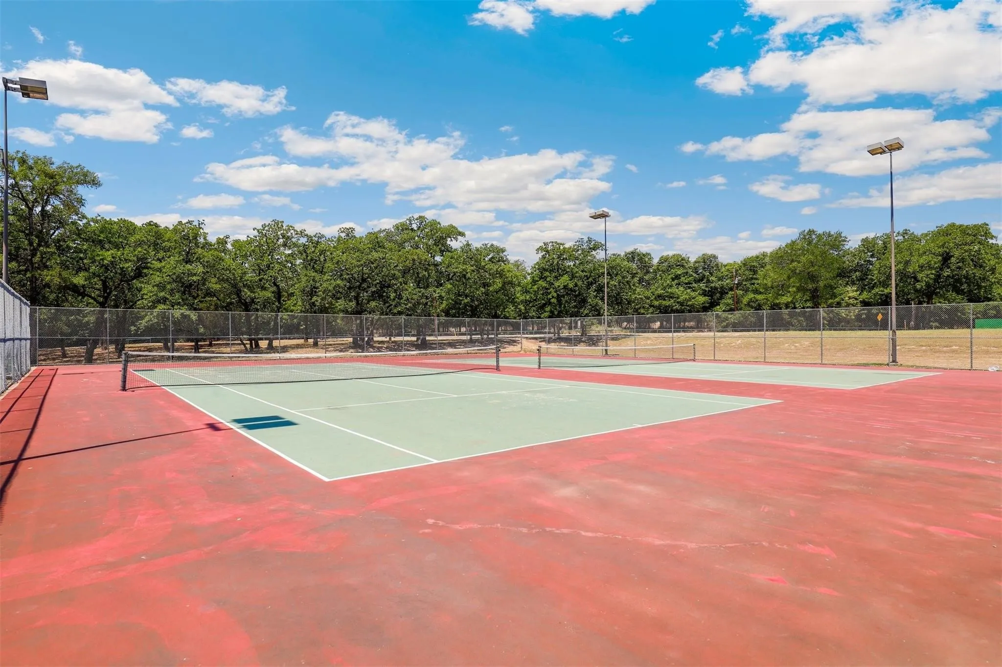 Single Family Residence For Sale in Tarrant County , 780 Stribling Circle, Azle, Texas 76020, 3 Bedroom, 2 Bathroom, 2 Garage spaces, 1,634 Sqft, built in 2003, mls#21391582, Real Estate Agent in Azle, Homes For Sale in Tarrant county, Homes For Sale in Azle, Realtor in Azle Texas, Real Estate Brokerage Independent Realty Texas, Luminita Cordes Realtor