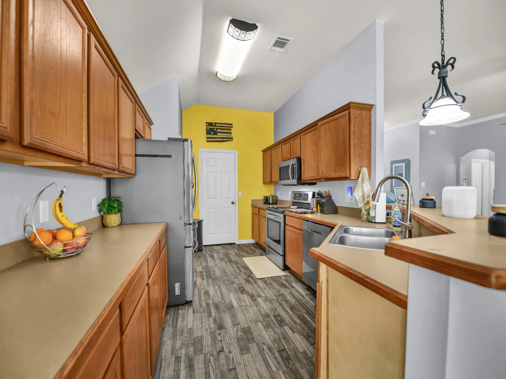 Single Family Residence For Sale in Tarrant County , 780 Stribling Circle, Azle, Texas 76020, 3 Bedroom, 2 Bathroom, 2 Garage spaces, 1,634 Sqft, built in 2003, mls#21391582, Real Estate Agent in Azle, Homes For Sale in Tarrant county, Homes For Sale in Azle, Realtor in Azle Texas, Real Estate Brokerage Independent Realty Texas, Luminita Cordes Realtor