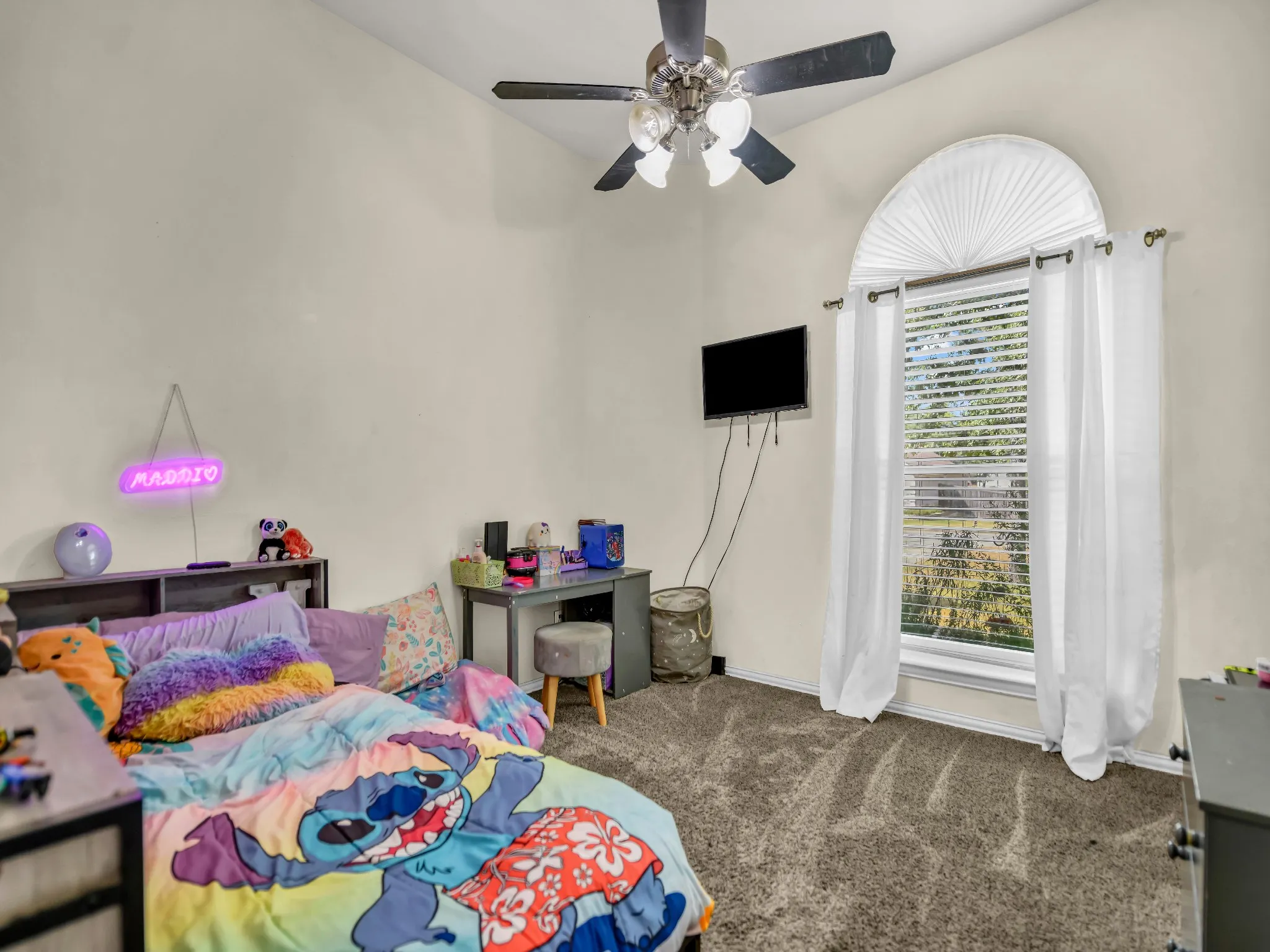 Single Family Residence For Sale in Tarrant County , 780 Stribling Circle, Azle, Texas 76020, 3 Bedroom, 2 Bathroom, 2 Garage spaces, 1,634 Sqft, built in 2003, mls#21391582, Real Estate Agent in Azle, Homes For Sale in Tarrant county, Homes For Sale in Azle, Realtor in Azle Texas, Real Estate Brokerage Independent Realty Texas, Luminita Cordes Realtor