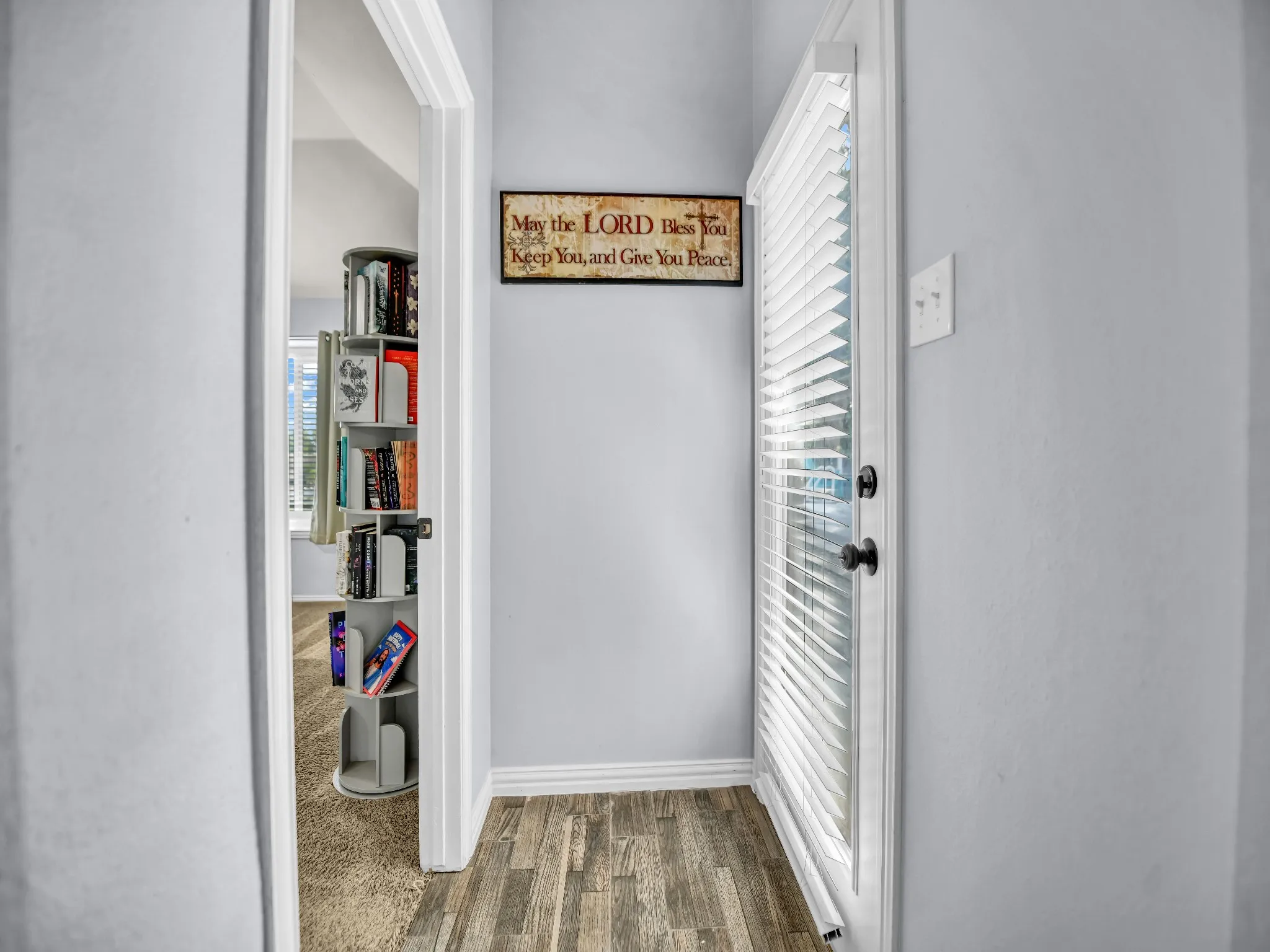 Single Family Residence For Sale in Tarrant County , 780 Stribling Circle, Azle, Texas 76020, 3 Bedroom, 2 Bathroom, 2 Garage spaces, 1,634 Sqft, built in 2003, mls#21391582, Real Estate Agent in Azle, Homes For Sale in Tarrant county, Homes For Sale in Azle, Realtor in Azle Texas, Real Estate Brokerage Independent Realty Texas, Luminita Cordes Realtor