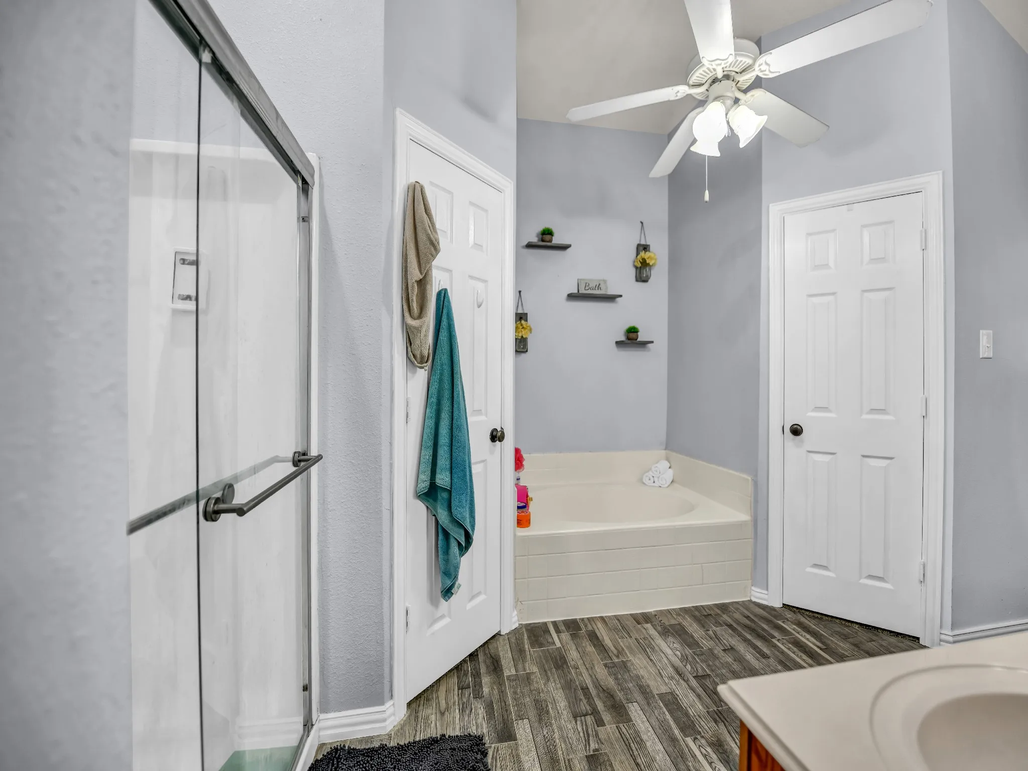 Single Family Residence For Sale in Tarrant County , 780 Stribling Circle, Azle, Texas 76020, 3 Bedroom, 2 Bathroom, 2 Garage spaces, 1,634 Sqft, built in 2003, mls#21391582, Real Estate Agent in Azle, Homes For Sale in Tarrant county, Homes For Sale in Azle, Realtor in Azle Texas, Real Estate Brokerage Independent Realty Texas, Luminita Cordes Realtor