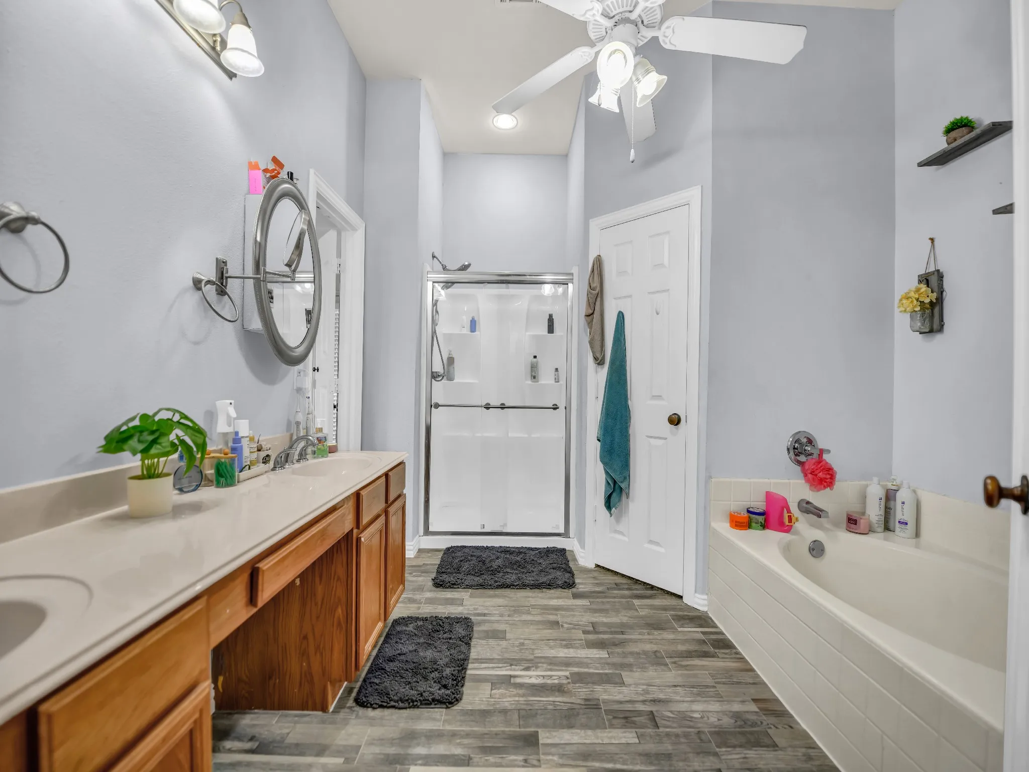 Single Family Residence For Sale in Tarrant County , 780 Stribling Circle, Azle, Texas 76020, 3 Bedroom, 2 Bathroom, 2 Garage spaces, 1,634 Sqft, built in 2003, mls#21391582, Real Estate Agent in Azle, Homes For Sale in Tarrant county, Homes For Sale in Azle, Realtor in Azle Texas, Real Estate Brokerage Independent Realty Texas, Luminita Cordes Realtor