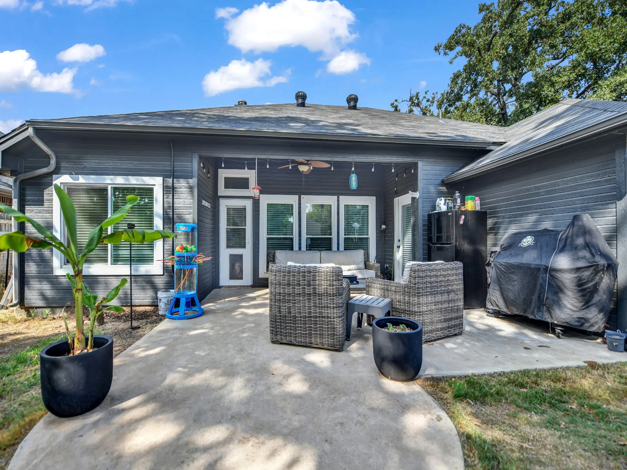 Single Family Residence For Sale in Tarrant County , 780 Stribling Circle, Azle, Texas 76020, 3 Bedroom, 2 Bathroom, 2 Garage spaces, 1,634 Sqft, built in 2003, mls#21391582, Real Estate Agent in Azle, Homes For Sale in Tarrant county, Homes For Sale in Azle, Realtor in Azle Texas, Real Estate Brokerage Independent Realty Texas, Luminita Cordes Realtor