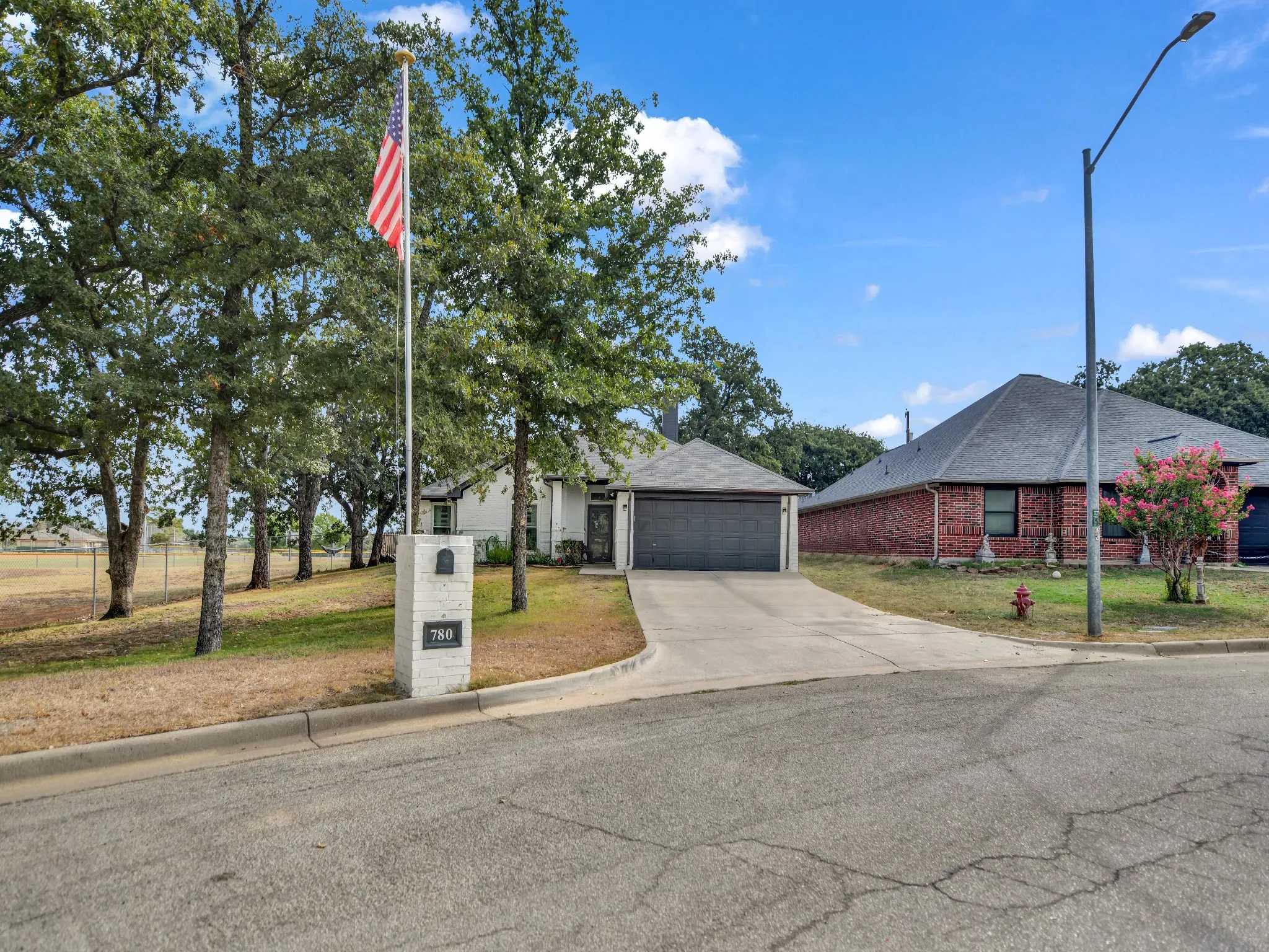 Single Family Residence For Sale in Tarrant County , 780 Stribling Circle, Azle, Texas 76020, 3 Bedroom, 2 Bathroom, 2 Garage spaces, 1,634 Sqft, built in 2003, mls#21391582, Real Estate Agent in Azle, Homes For Sale in Tarrant county, Homes For Sale in Azle, Realtor in Azle Texas, Real Estate Brokerage Independent Realty Texas, Luminita Cordes Realtor