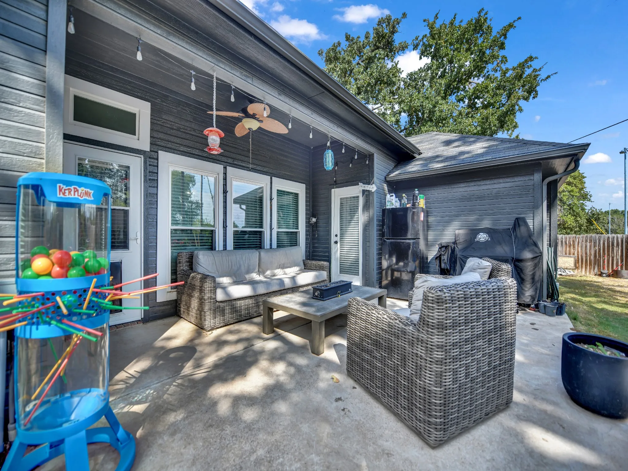 Single Family Residence For Sale in Tarrant County , 780 Stribling Circle, Azle, Texas 76020, 3 Bedroom, 2 Bathroom, 2 Garage spaces, 1,634 Sqft, built in 2003, mls#21391582, Real Estate Agent in Azle, Homes For Sale in Tarrant county, Homes For Sale in Azle, Realtor in Azle Texas, Real Estate Brokerage Independent Realty Texas, Luminita Cordes Realtor