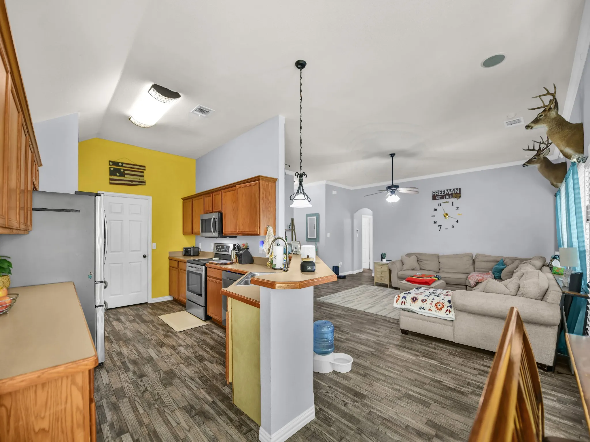 Single Family Residence For Sale in Tarrant County , 780 Stribling Circle, Azle, Texas 76020, 3 Bedroom, 2 Bathroom, 2 Garage spaces, 1,634 Sqft, built in 2003, mls#21391582, Real Estate Agent in Azle, Homes For Sale in Tarrant county, Homes For Sale in Azle, Realtor in Azle Texas, Real Estate Brokerage Independent Realty Texas, Luminita Cordes Realtor