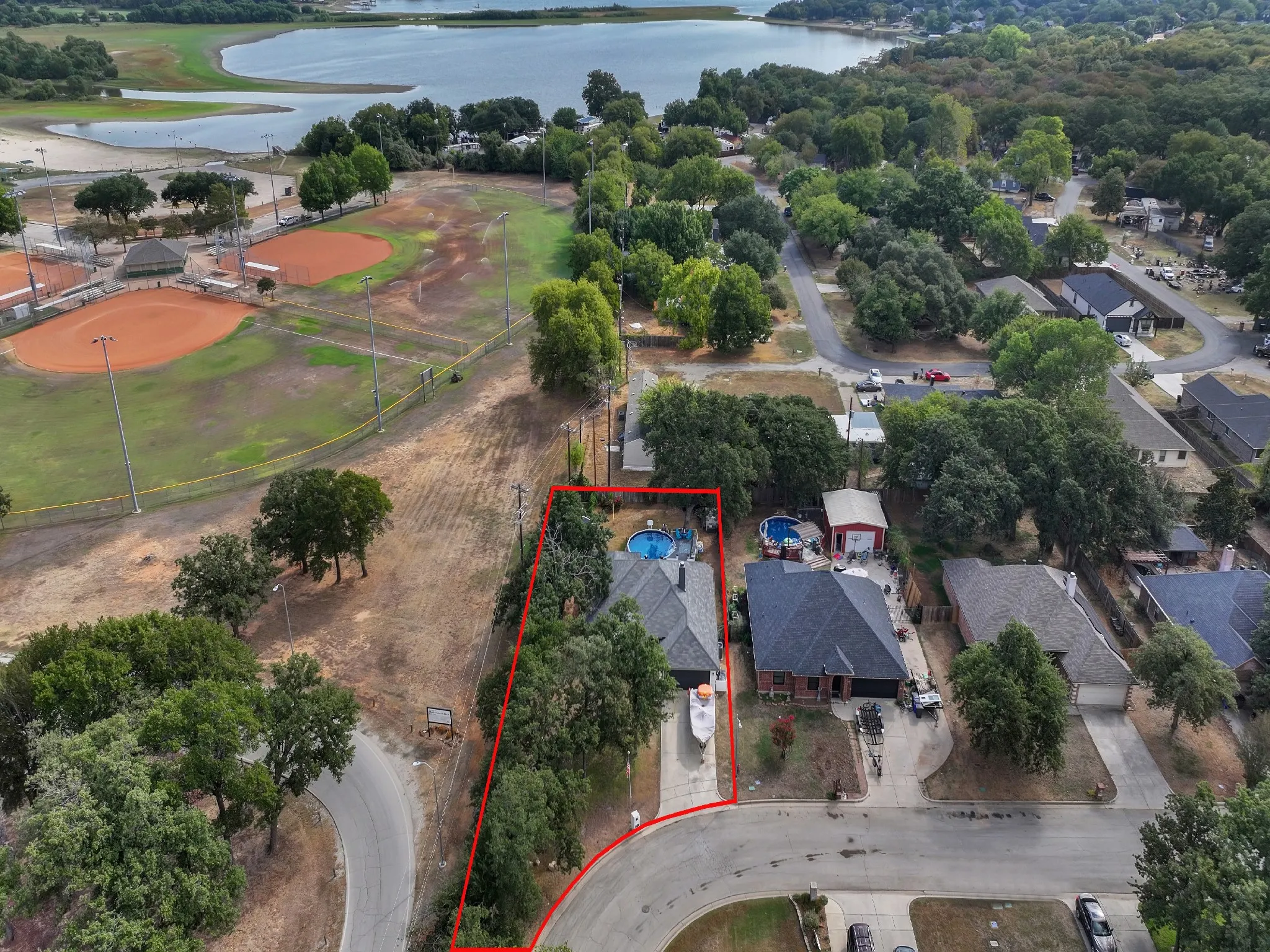 Single Family Residence For Sale in Tarrant County , 780 Stribling Circle, Azle, Texas 76020, 3 Bedroom, 2 Bathroom, 2 Garage spaces, 1,634 Sqft, built in 2003, mls#21391582, Real Estate Agent in Azle, Homes For Sale in Tarrant county, Homes For Sale in Azle, Realtor in Azle Texas, Real Estate Brokerage Independent Realty Texas, Luminita Cordes Realtor