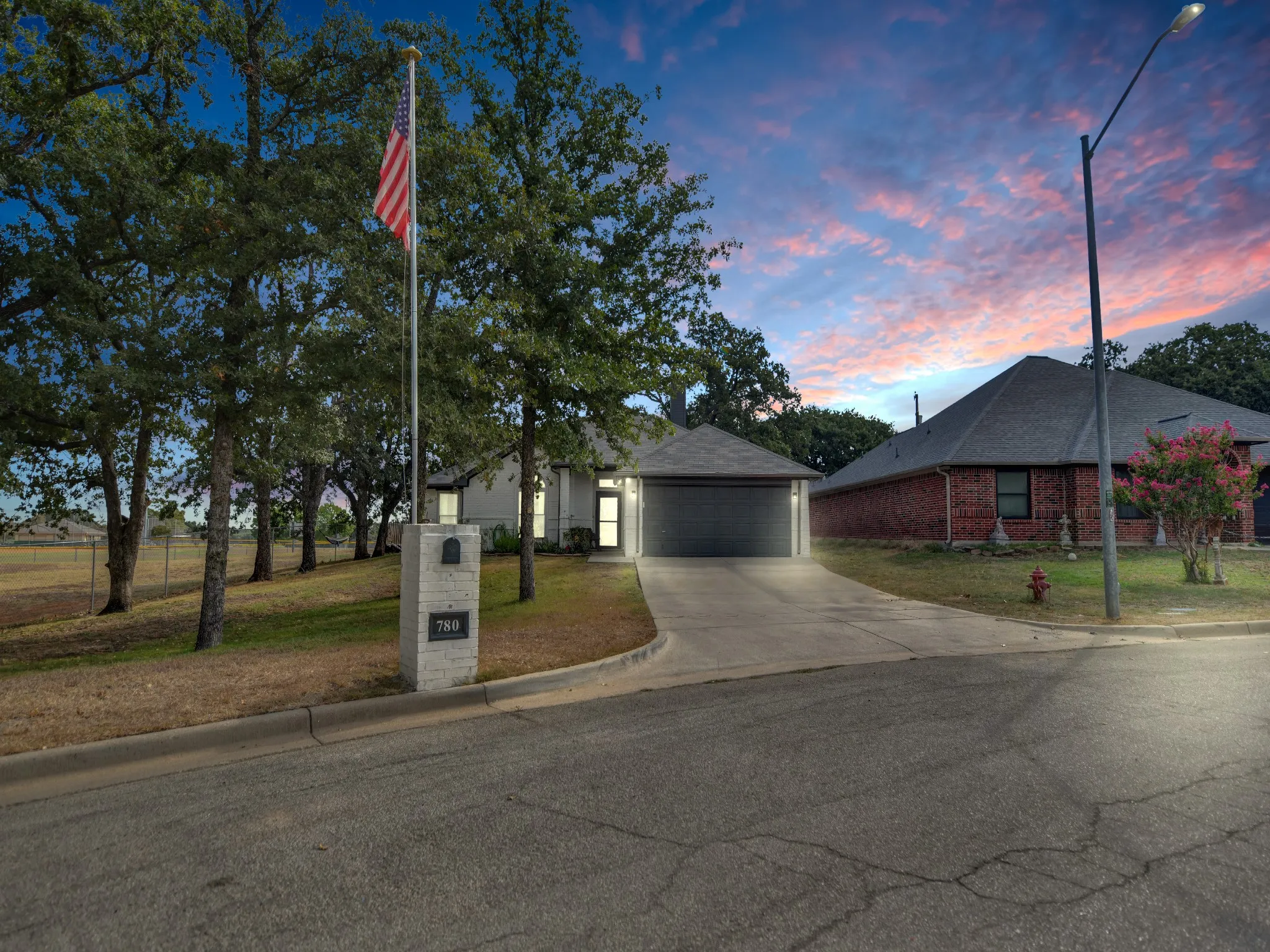 Single Family Residence For Sale in Tarrant County , 780 Stribling Circle, Azle, Texas 76020, 3 Bedroom, 2 Bathroom, 2 Garage spaces, 1,634 Sqft, built in 2003, mls#21391582, Real Estate Agent in Azle, Homes For Sale in Tarrant county, Homes For Sale in Azle, Realtor in Azle Texas, Real Estate Brokerage Independent Realty Texas, Luminita Cordes Realtor