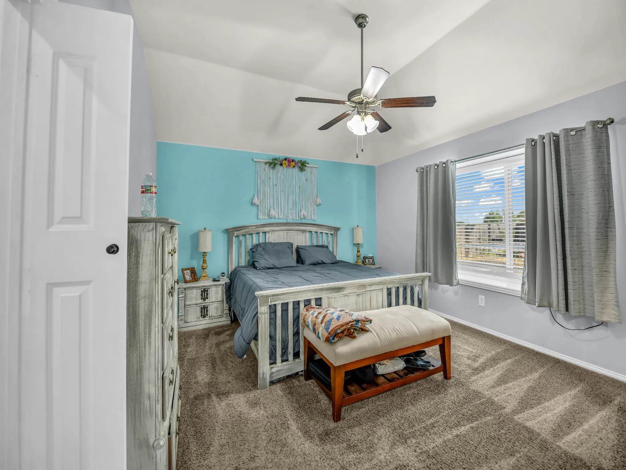 Single Family Residence For Sale in Tarrant County , 780 Stribling Circle, Azle, Texas 76020, 3 Bedroom, 2 Bathroom, 2 Garage spaces, 1,634 Sqft, built in 2003, mls#21391582, Real Estate Agent in Azle, Homes For Sale in Tarrant county, Homes For Sale in Azle, Realtor in Azle Texas, Real Estate Brokerage Independent Realty Texas, Luminita Cordes Realtor