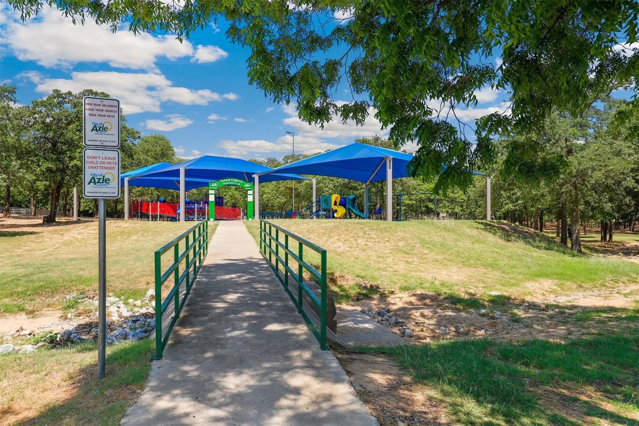 Single Family Residence For Sale in Tarrant County , 780 Stribling Circle, Azle, Texas 76020, 3 Bedroom, 2 Bathroom, 2 Garage spaces, 1,634 Sqft, built in 2003, mls#21391582, Real Estate Agent in Azle, Homes For Sale in Tarrant county, Homes For Sale in Azle, Realtor in Azle Texas, Real Estate Brokerage Independent Realty Texas, Luminita Cordes Realtor