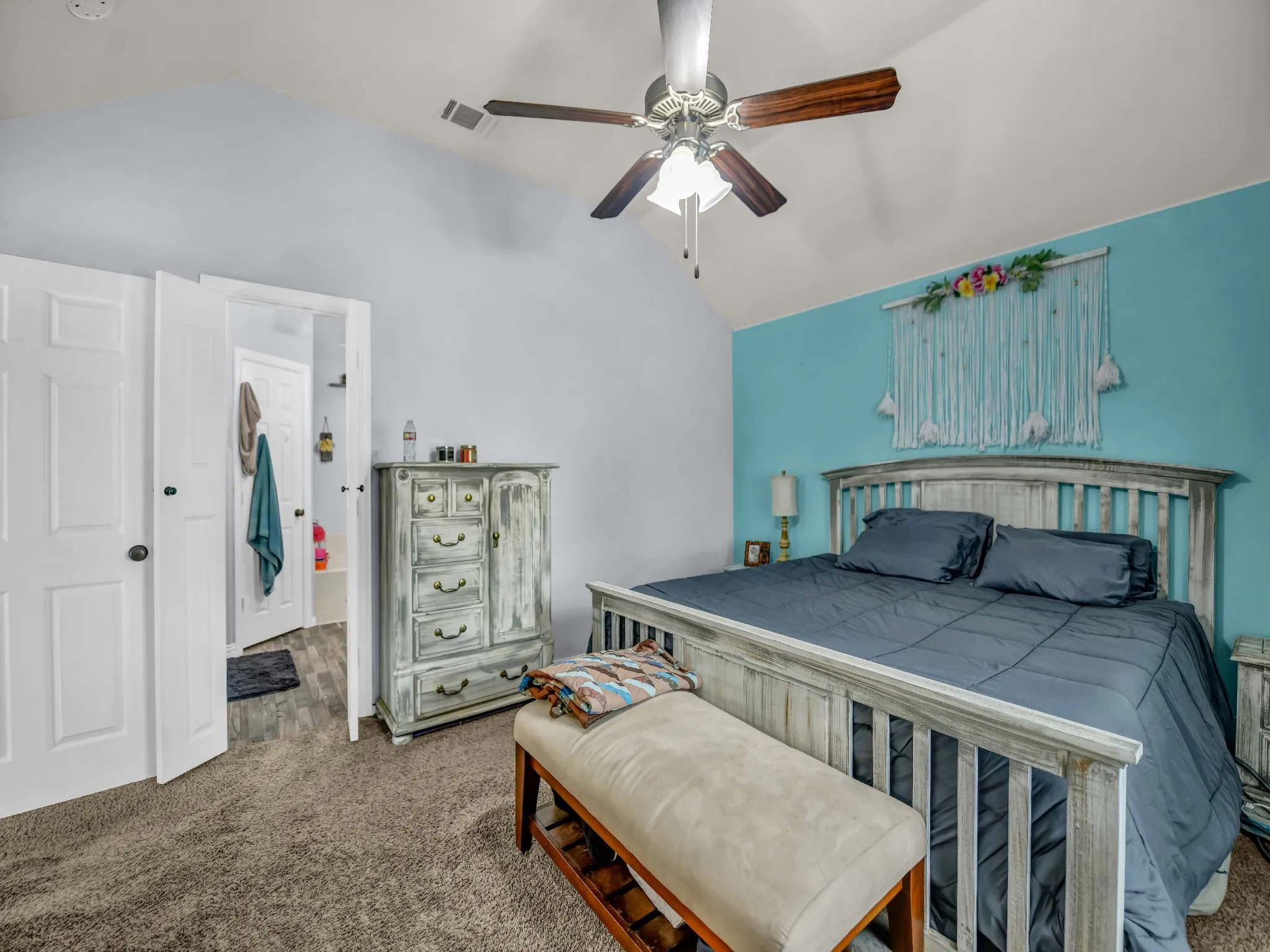 Single Family Residence For Sale in Tarrant County , 780 Stribling Circle, Azle, Texas 76020, 3 Bedroom, 2 Bathroom, 2 Garage spaces, 1,634 Sqft, built in 2003, mls#21391582, Real Estate Agent in Azle, Homes For Sale in Tarrant county, Homes For Sale in Azle, Realtor in Azle Texas, Real Estate Brokerage Independent Realty Texas, Luminita Cordes Realtor