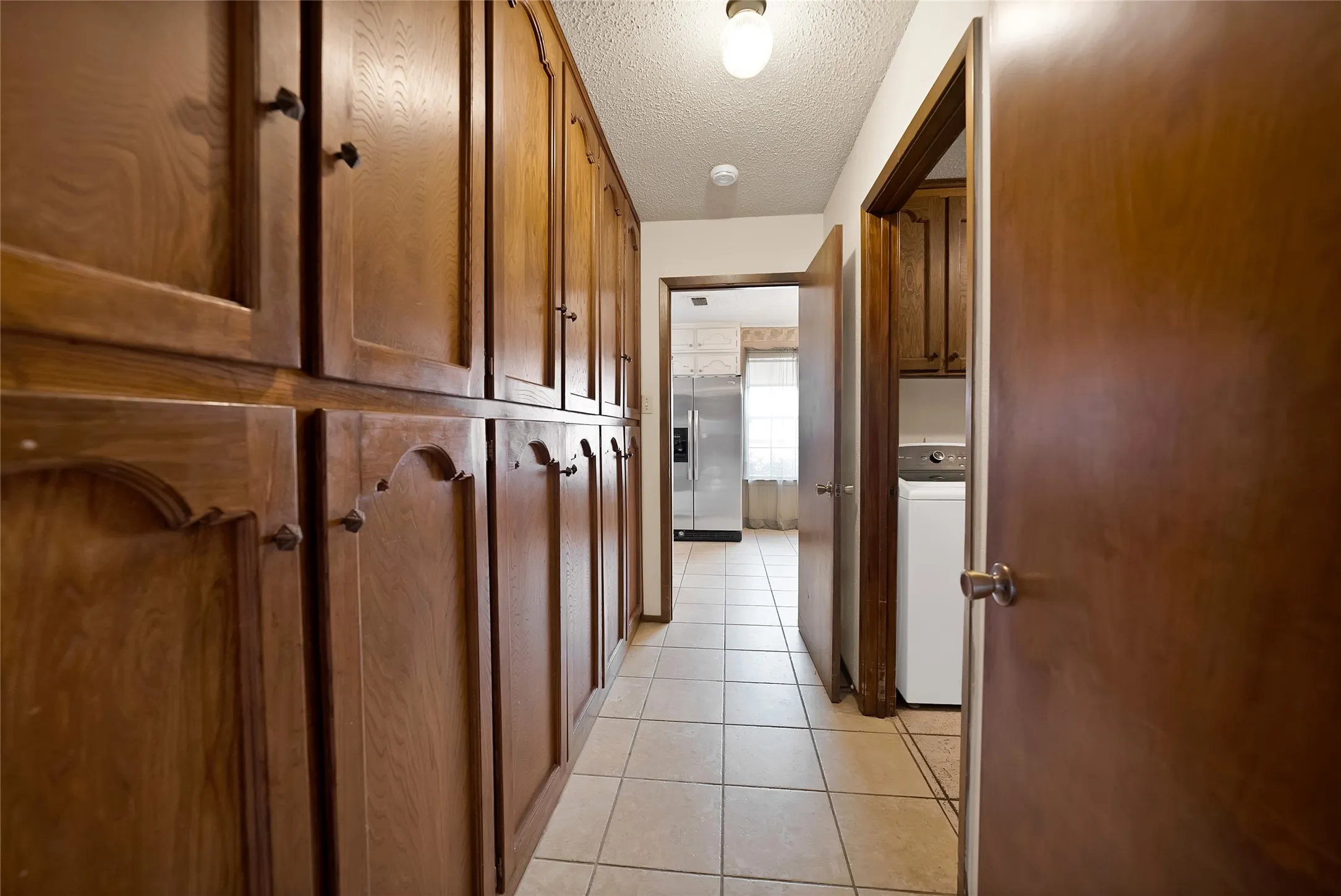 Single Family Residence For Sale in Tarrant County , 2004 Stefani Court, Arlington, Texas 76013, 3 Bedroom, 2 Bathroom, 2 Garage spaces, 1,785 Sqft, built in 1973, mls#21391501, Real Estate Agent in Arlington, Homes For Sale in Tarrant county, Homes For Sale in Arlington, Realtor in Arlington Texas, Real Estate Brokerage Independent Realty Texas, Luminita Cordes Realtor