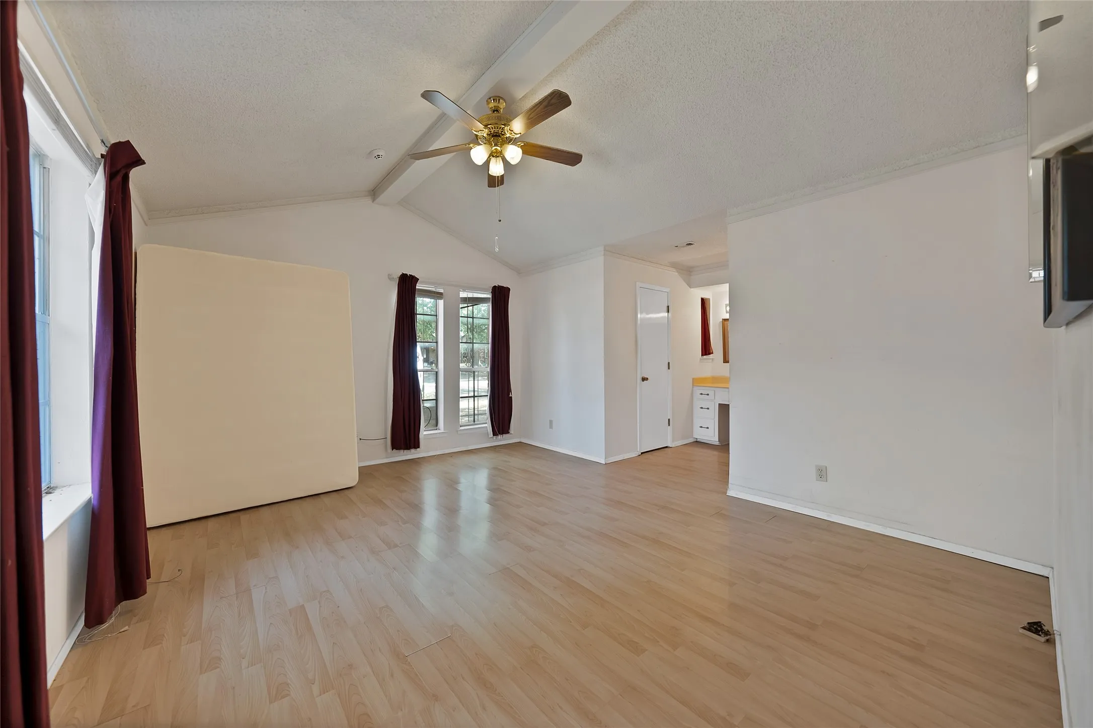 Single Family Residence For Sale in Tarrant County , 2004 Stefani Court, Arlington, Texas 76013, 3 Bedroom, 2 Bathroom, 2 Garage spaces, 1,785 Sqft, built in 1973, mls#21391501, Real Estate Agent in Arlington, Homes For Sale in Tarrant county, Homes For Sale in Arlington, Realtor in Arlington Texas, Real Estate Brokerage Independent Realty Texas, Luminita Cordes Realtor