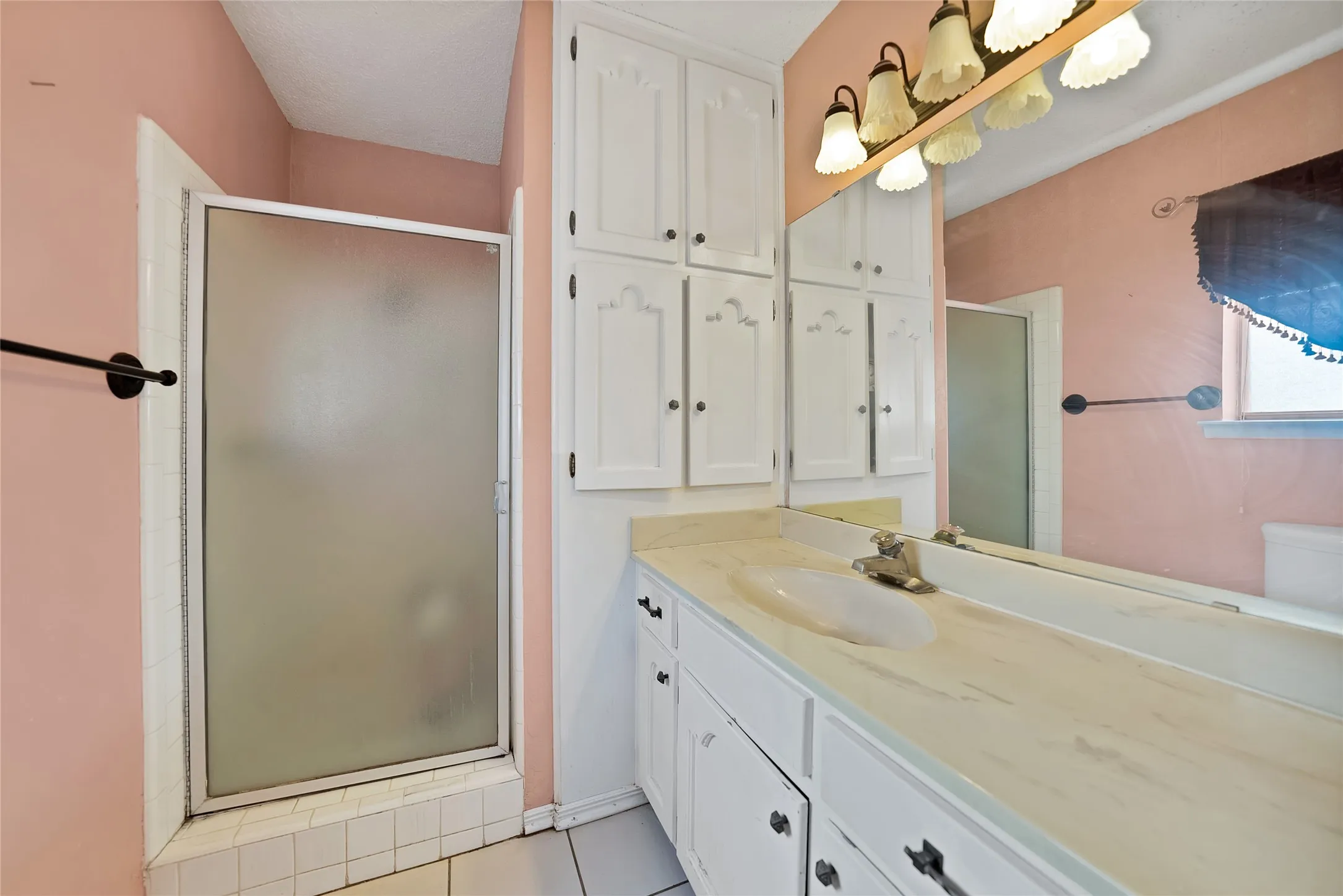 Single Family Residence For Sale in Tarrant County , 2004 Stefani Court, Arlington, Texas 76013, 3 Bedroom, 2 Bathroom, 2 Garage spaces, 1,785 Sqft, built in 1973, mls#21391501, Real Estate Agent in Arlington, Homes For Sale in Tarrant county, Homes For Sale in Arlington, Realtor in Arlington Texas, Real Estate Brokerage Independent Realty Texas, Luminita Cordes Realtor