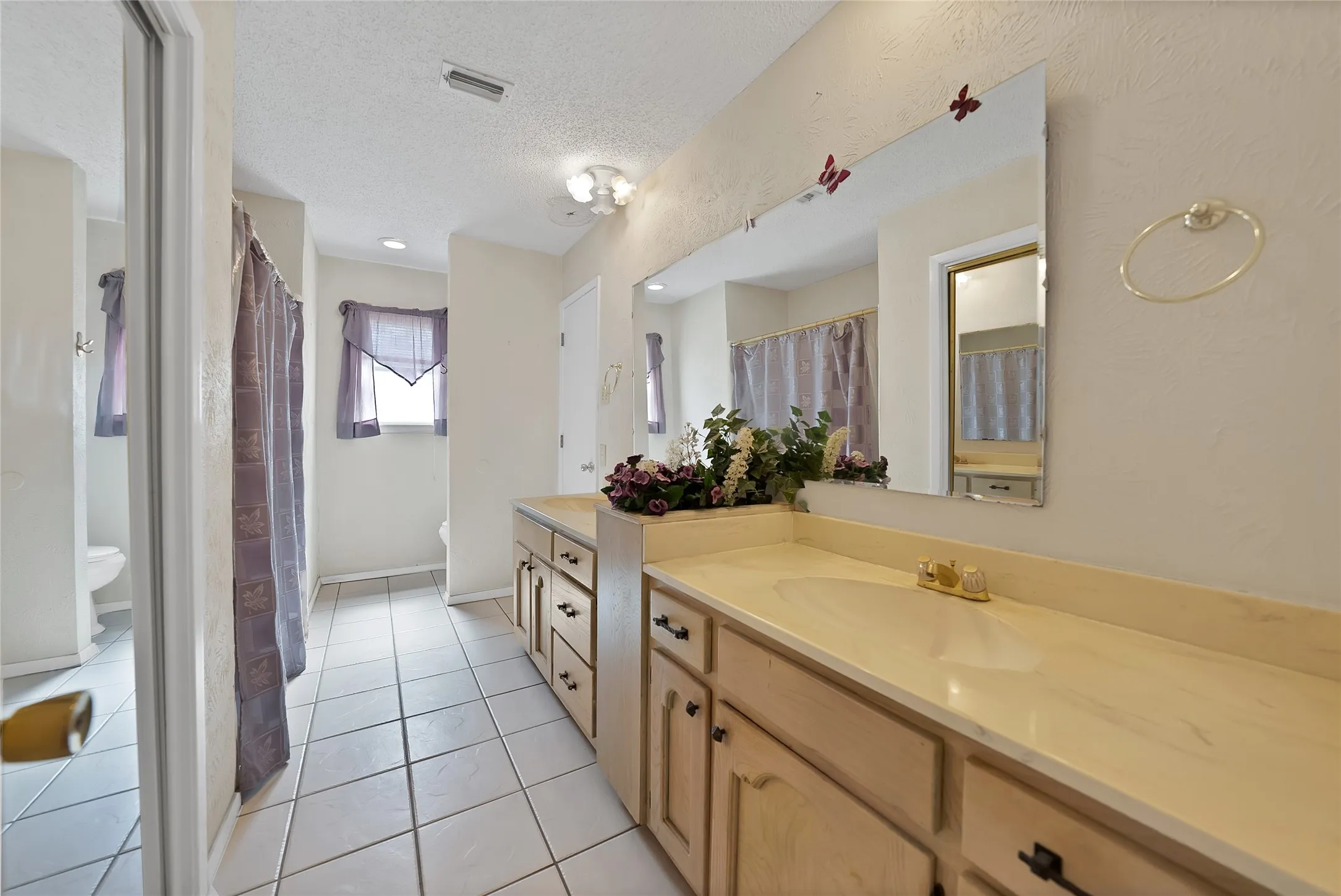Single Family Residence For Sale in Tarrant County , 2004 Stefani Court, Arlington, Texas 76013, 3 Bedroom, 2 Bathroom, 2 Garage spaces, 1,785 Sqft, built in 1973, mls#21391501, Real Estate Agent in Arlington, Homes For Sale in Tarrant county, Homes For Sale in Arlington, Realtor in Arlington Texas, Real Estate Brokerage Independent Realty Texas, Luminita Cordes Realtor