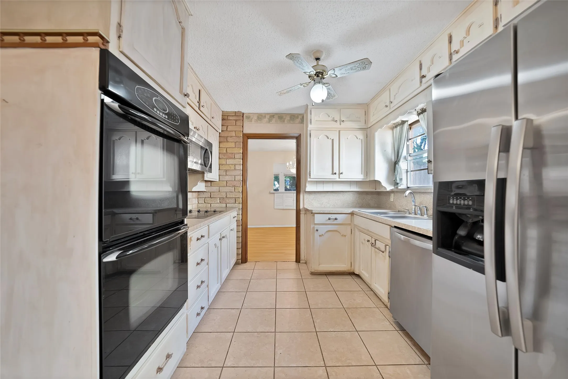 Single Family Residence For Sale in Tarrant County , 2004 Stefani Court, Arlington, Texas 76013, 3 Bedroom, 2 Bathroom, 2 Garage spaces, 1,785 Sqft, built in 1973, mls#21391501, Real Estate Agent in Arlington, Homes For Sale in Tarrant county, Homes For Sale in Arlington, Realtor in Arlington Texas, Real Estate Brokerage Independent Realty Texas, Luminita Cordes Realtor