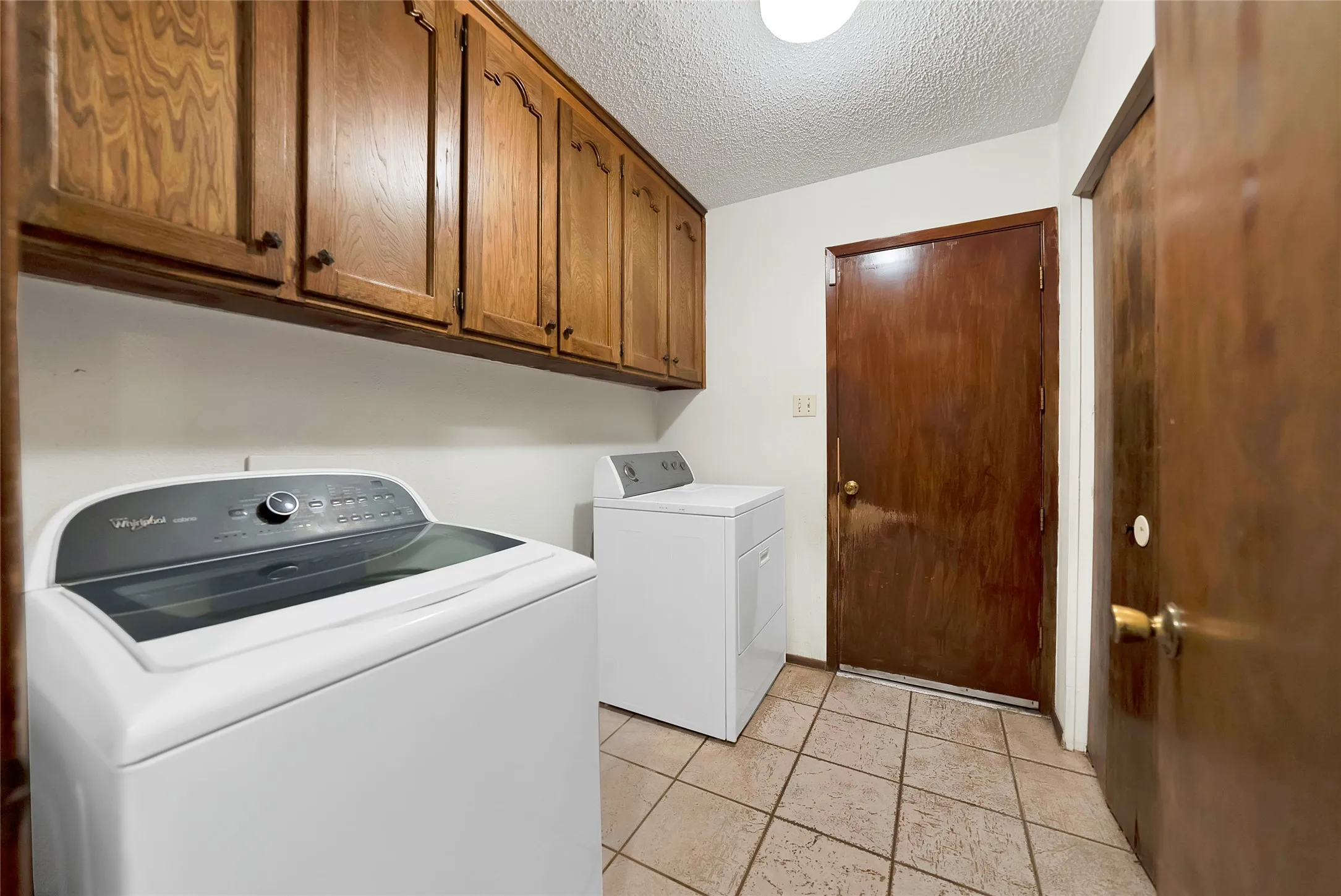 Single Family Residence For Sale in Tarrant County , 2004 Stefani Court, Arlington, Texas 76013, 3 Bedroom, 2 Bathroom, 2 Garage spaces, 1,785 Sqft, built in 1973, mls#21391501, Real Estate Agent in Arlington, Homes For Sale in Tarrant county, Homes For Sale in Arlington, Realtor in Arlington Texas, Real Estate Brokerage Independent Realty Texas, Luminita Cordes Realtor