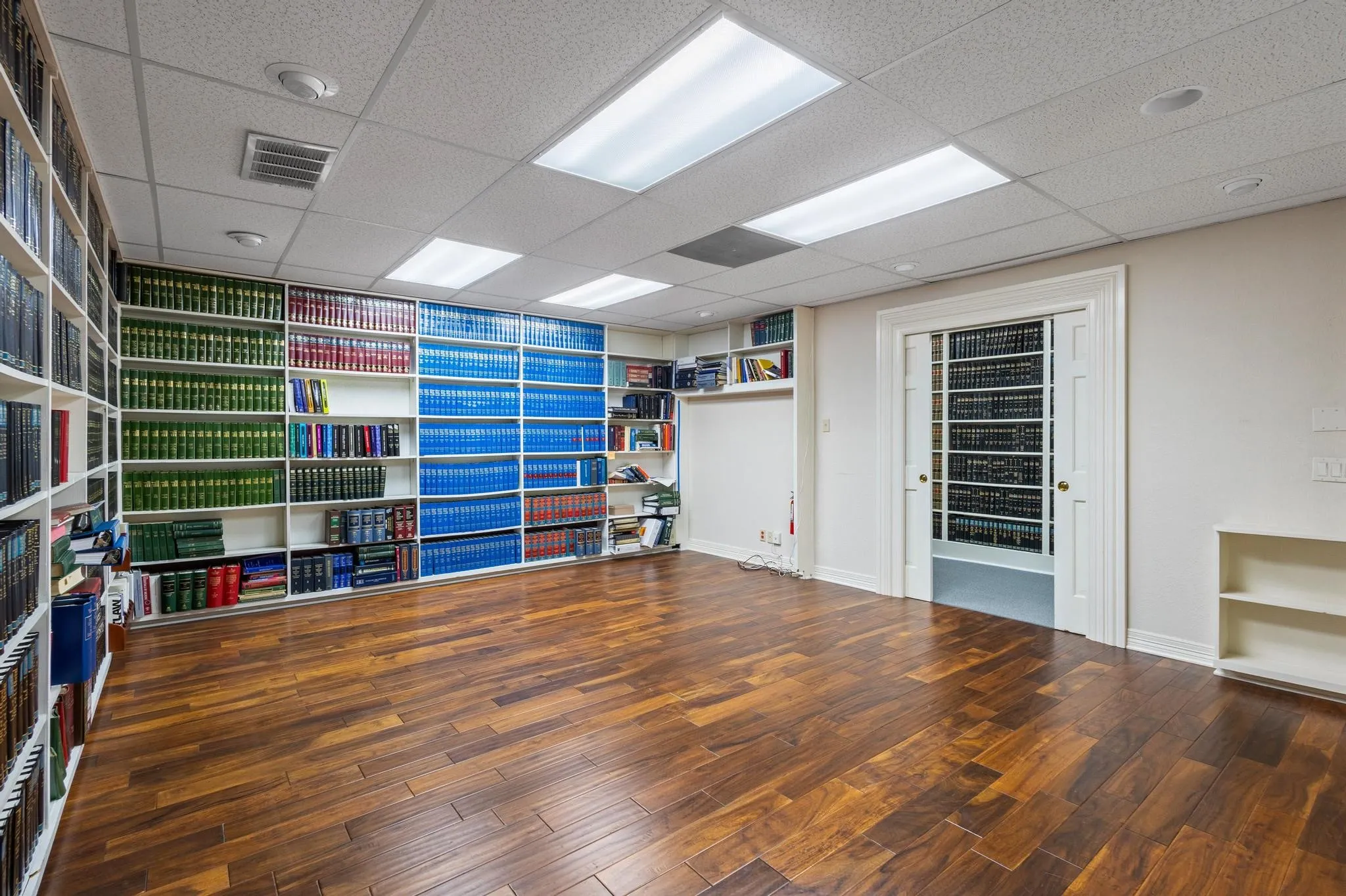 Retail For Sale in Grayson County , 211 S Travis Street, Sherman, Texas 75090, 0, 0, Garage spaces, 0 Sqft, built in 1920, mls#21391586, Real Estate Agent in Sherman, Homes For Sale in Grayson county, Homes For Sale in Sherman, Realtor in Sherman Texas, Real Estate Brokerage Independent Realty Texas, Luminita Cordes Realtor