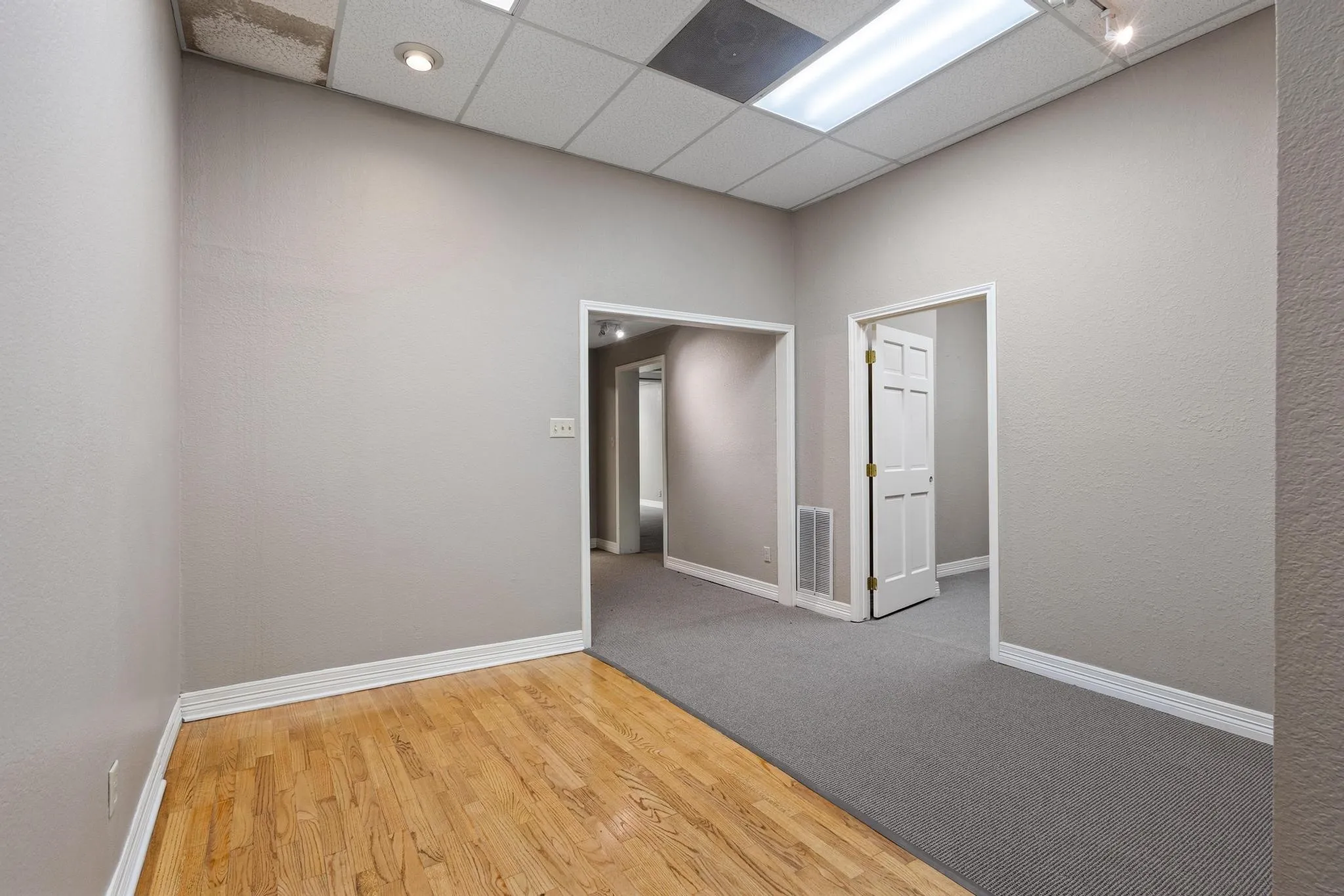 Retail For Sale in Grayson County , 211 S Travis Street, Sherman, Texas 75090, 0, 0, Garage spaces, 0 Sqft, built in 1920, mls#21391586, Real Estate Agent in Sherman, Homes For Sale in Grayson county, Homes For Sale in Sherman, Realtor in Sherman Texas, Real Estate Brokerage Independent Realty Texas, Luminita Cordes Realtor