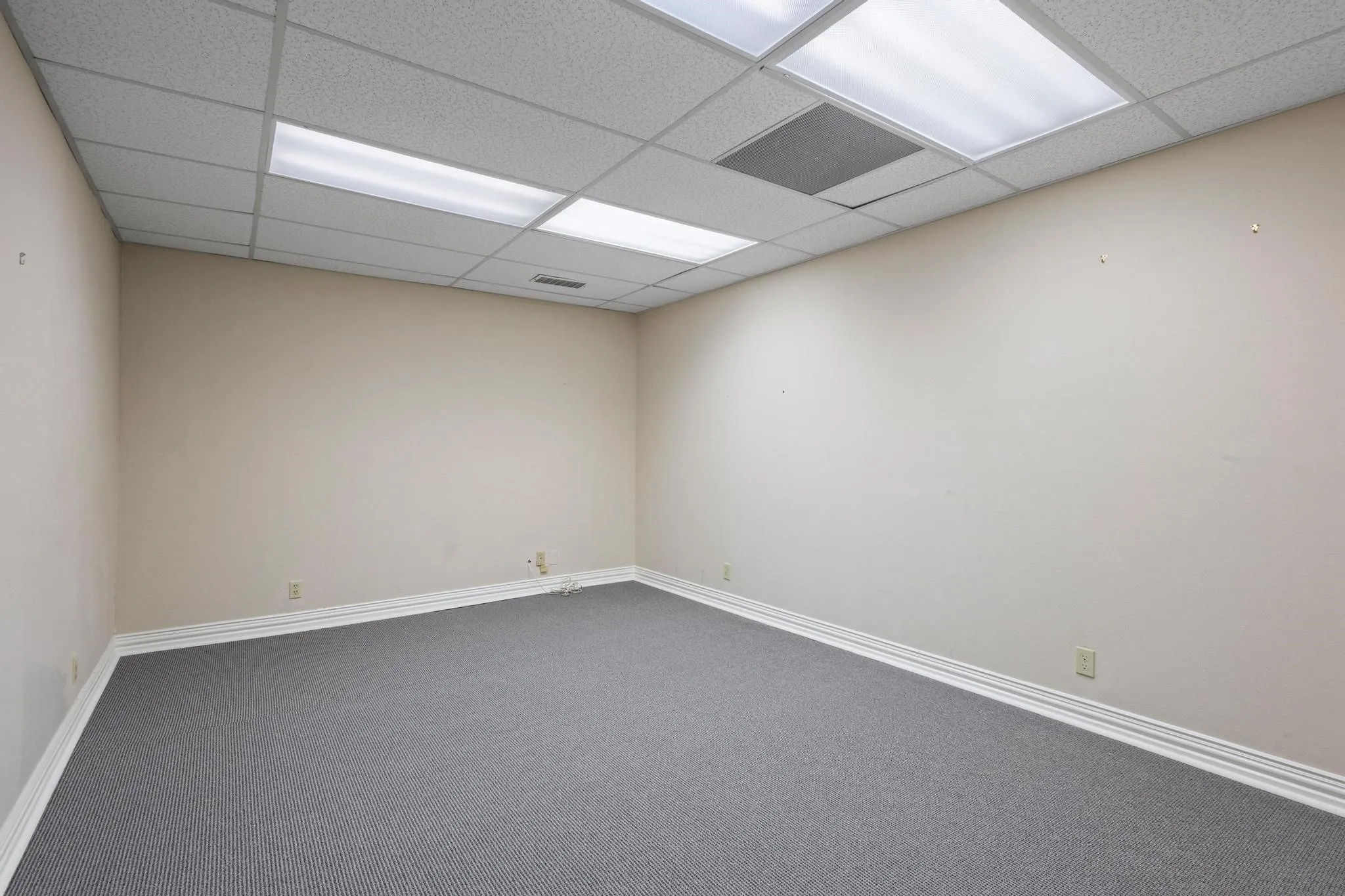 Retail For Sale in Grayson County , 211 S Travis Street, Sherman, Texas 75090, 0, 0, Garage spaces, 0 Sqft, built in 1920, mls#21391586, Real Estate Agent in Sherman, Homes For Sale in Grayson county, Homes For Sale in Sherman, Realtor in Sherman Texas, Real Estate Brokerage Independent Realty Texas, Luminita Cordes Realtor