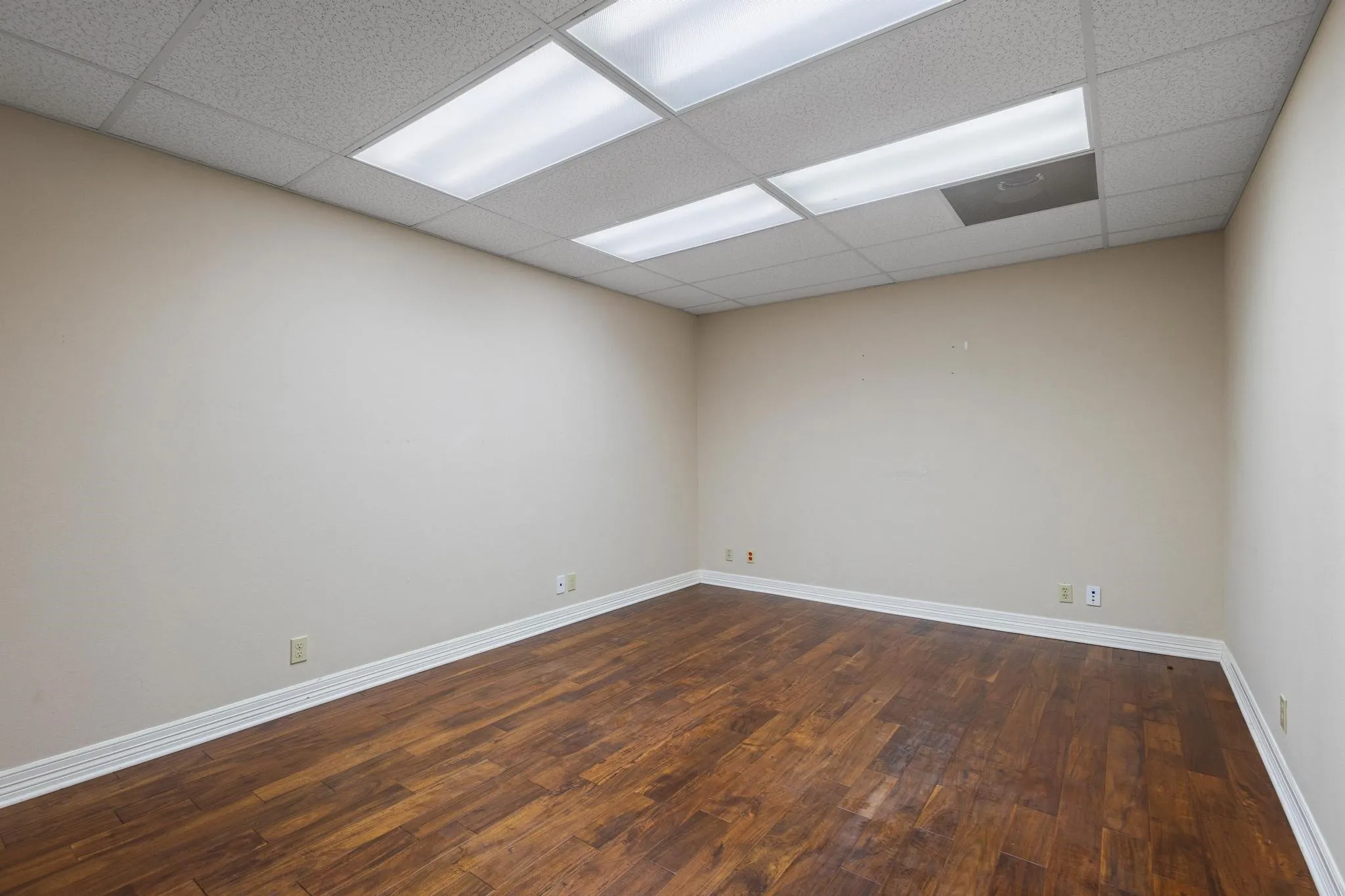 Retail For Sale in Grayson County , 211 S Travis Street, Sherman, Texas 75090, 0, 0, Garage spaces, 0 Sqft, built in 1920, mls#21391586, Real Estate Agent in Sherman, Homes For Sale in Grayson county, Homes For Sale in Sherman, Realtor in Sherman Texas, Real Estate Brokerage Independent Realty Texas, Luminita Cordes Realtor