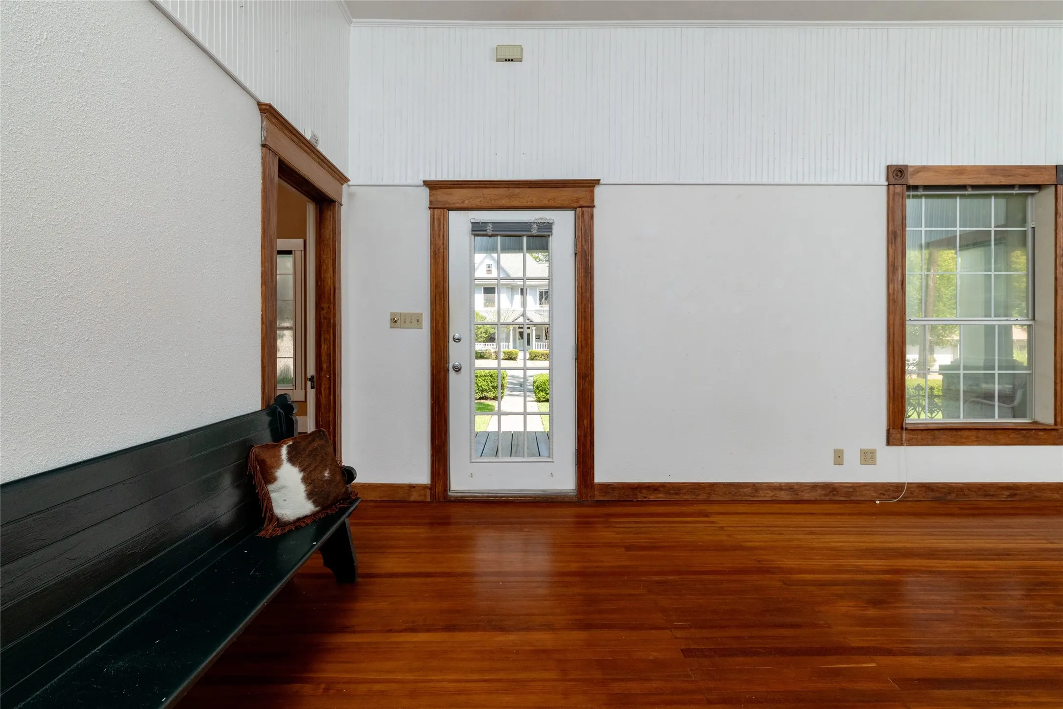 Single Family Residence For Sale in Parker County , 401 W Lee, Weatherford, Texas 76086, 2 Bedroom, 2 Bathroom, Garage spaces, 1,809 Sqft, built in 1898, mls#21391038, Real Estate Agent in Weatherford, Homes For Sale in Parker county, Homes For Sale in Weatherford, Realtor in Weatherford Texas, Real Estate Brokerage Independent Realty Texas, Luminita Cordes Realtor