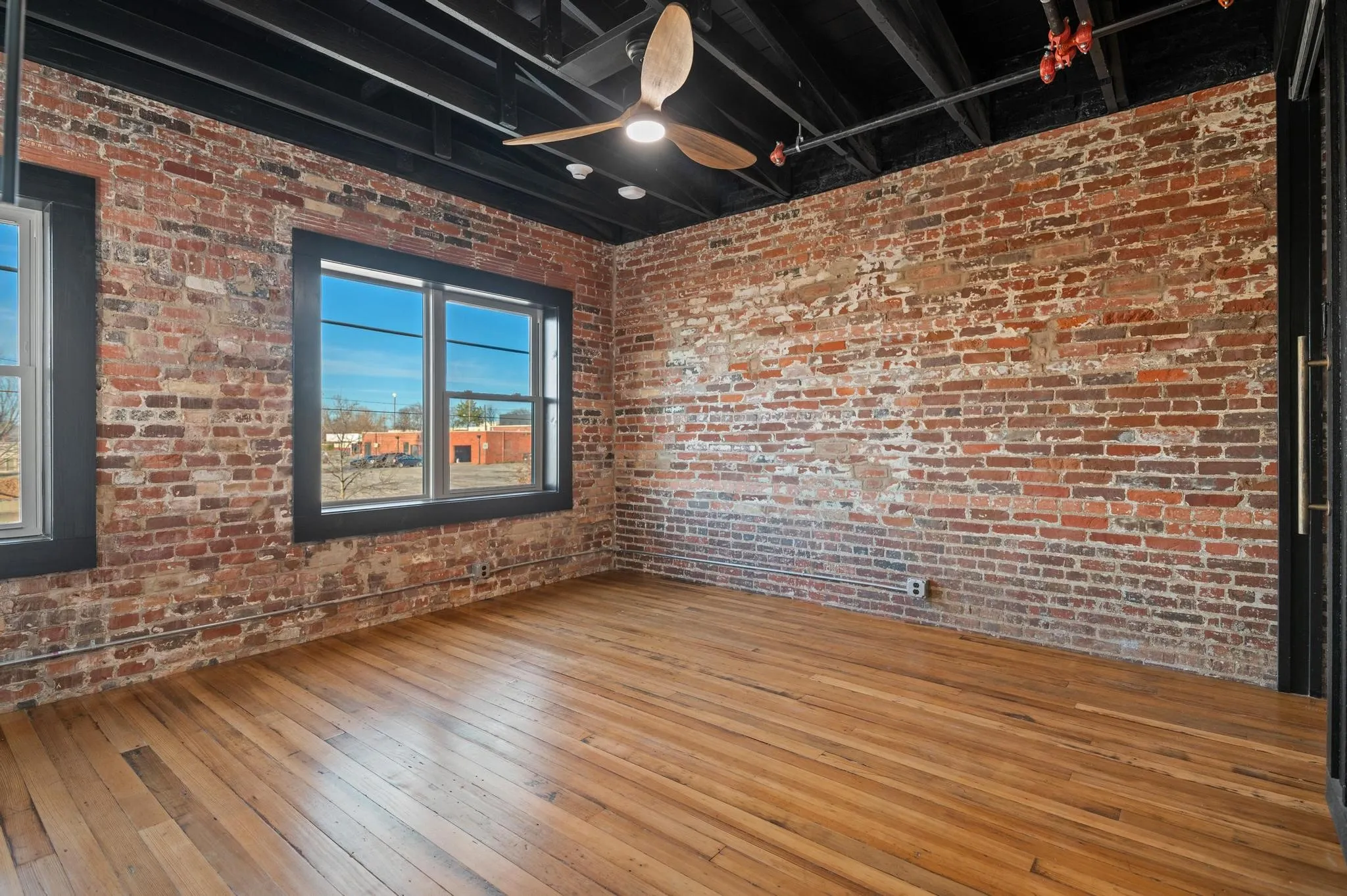 Retail For Sale in Grayson County , 330 W Lamar Street, Sherman, Texas 75090, 0, 0, Garage spaces, 0 Sqft, built in 1956, mls#21391599, Real Estate Agent in Sherman, Homes For Sale in Grayson county, Homes For Sale in Sherman, Realtor in Sherman Texas, Real Estate Brokerage Independent Realty Texas, Luminita Cordes Realtor